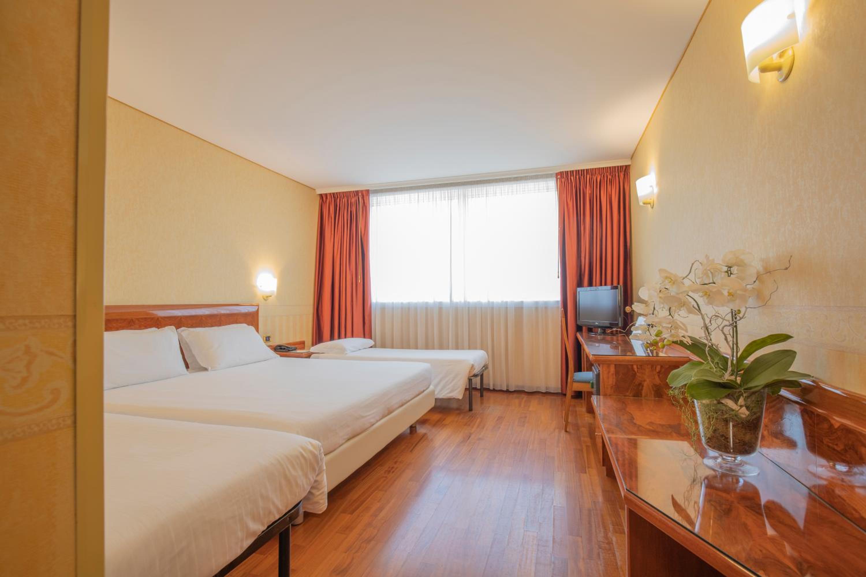 Quadruple Room - Photo 1