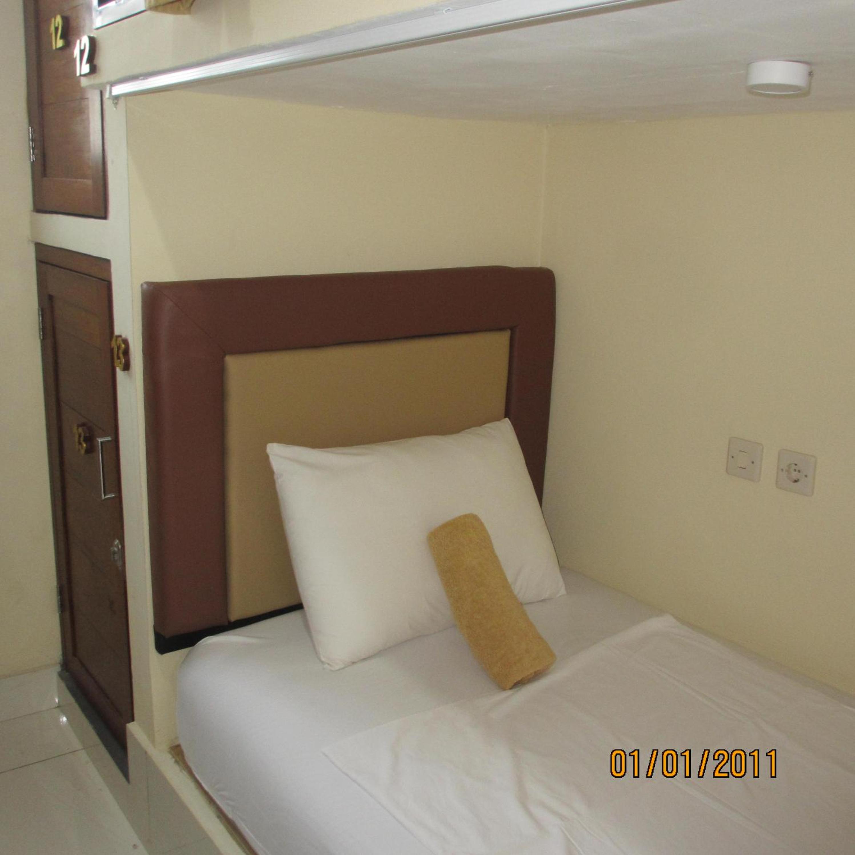 Bed in 8-Bed Dormitory Room photo 2