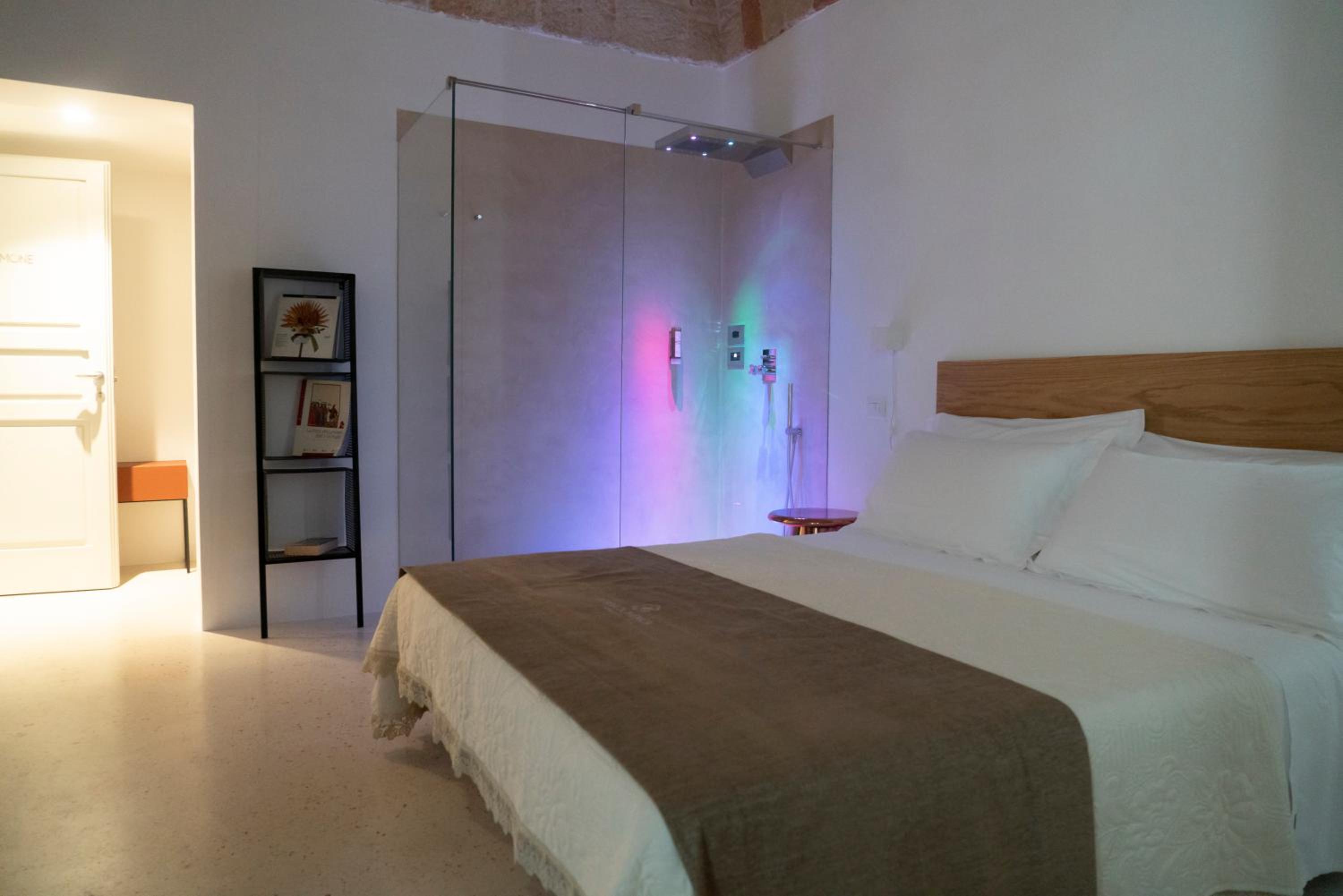 Standard Double Room - Photo 3