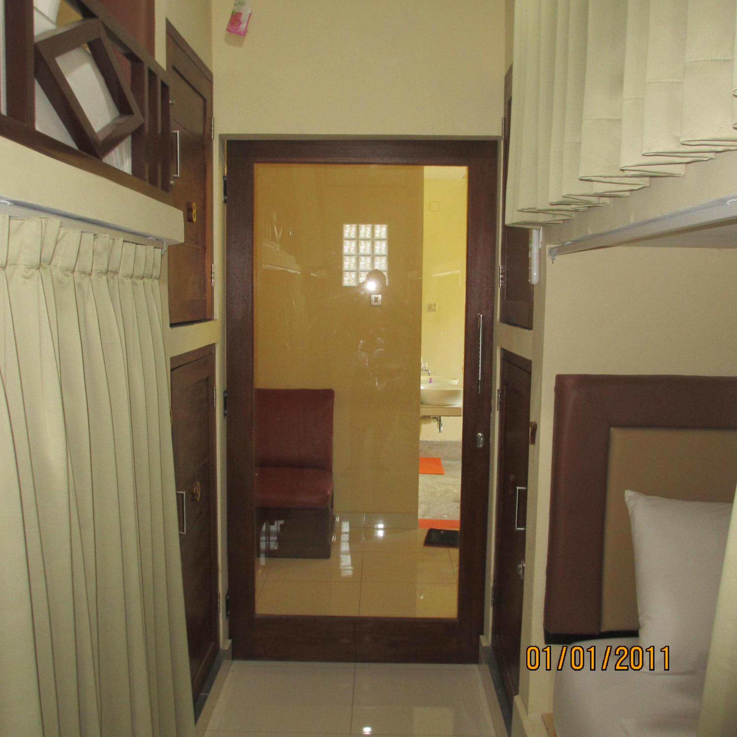 Bed in 8-Bed Dormitory Room photo 2