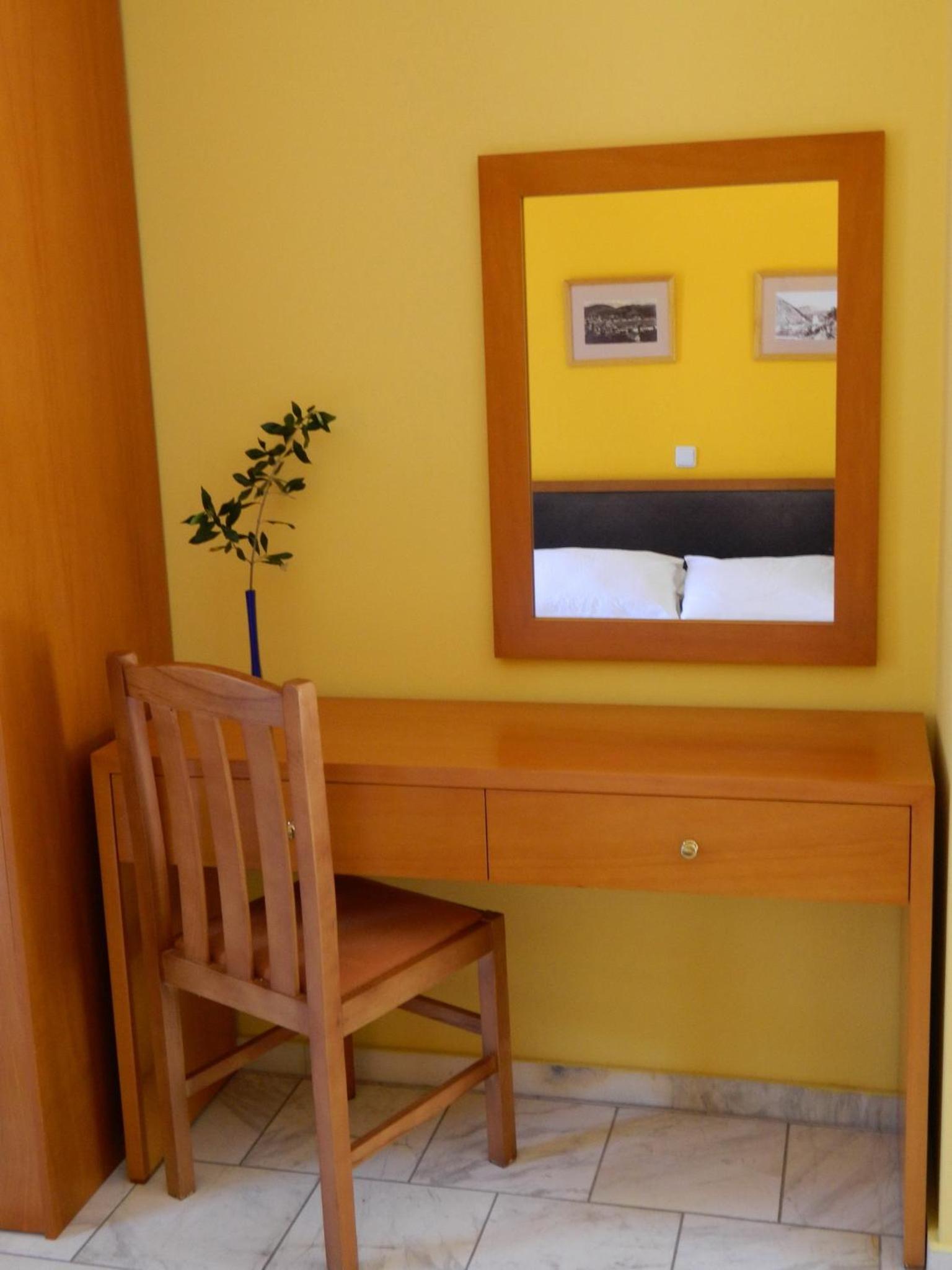 Studio (2 Adults) photo 3