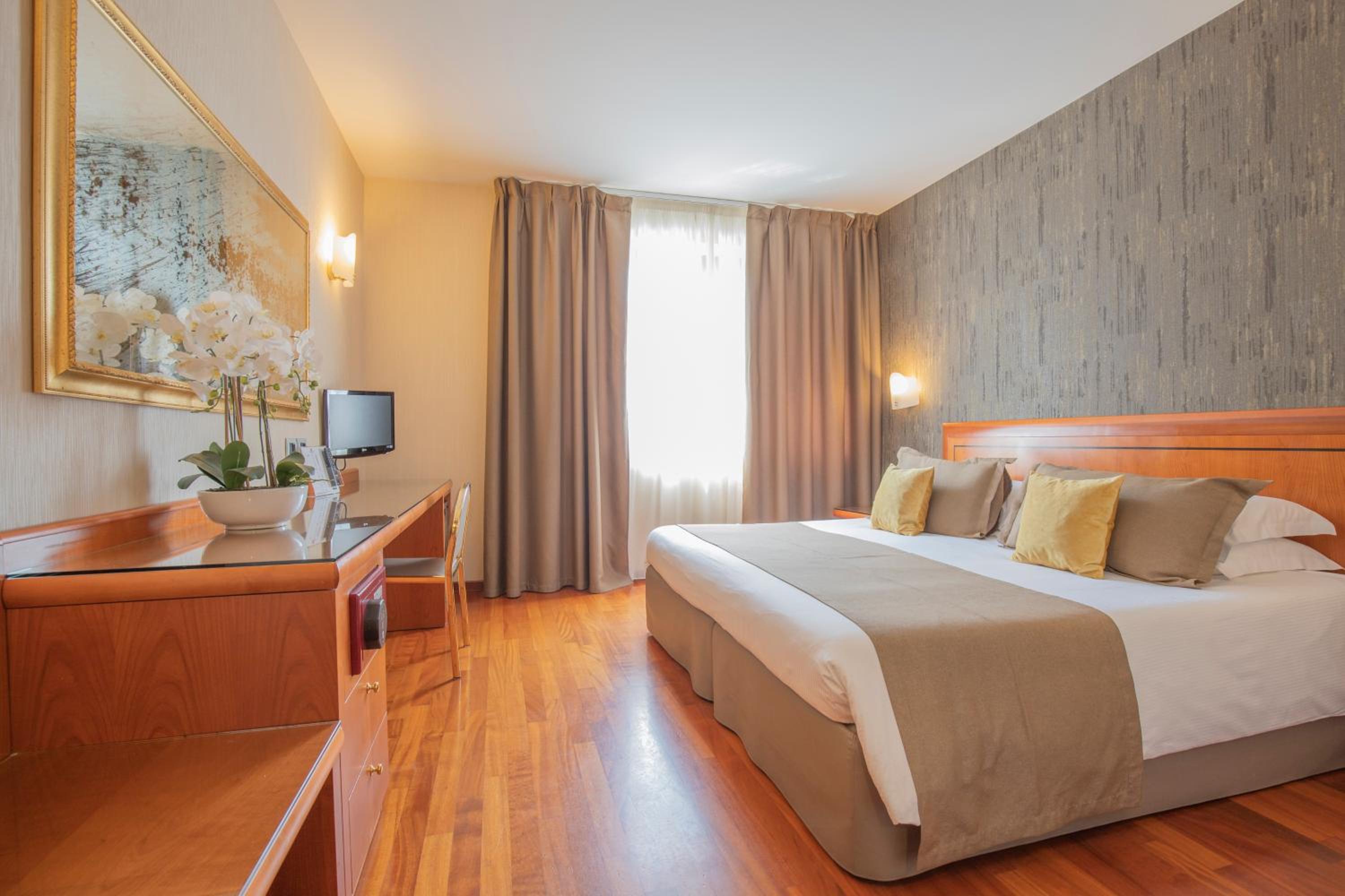 Superior Double or Twin Room - Photo 1