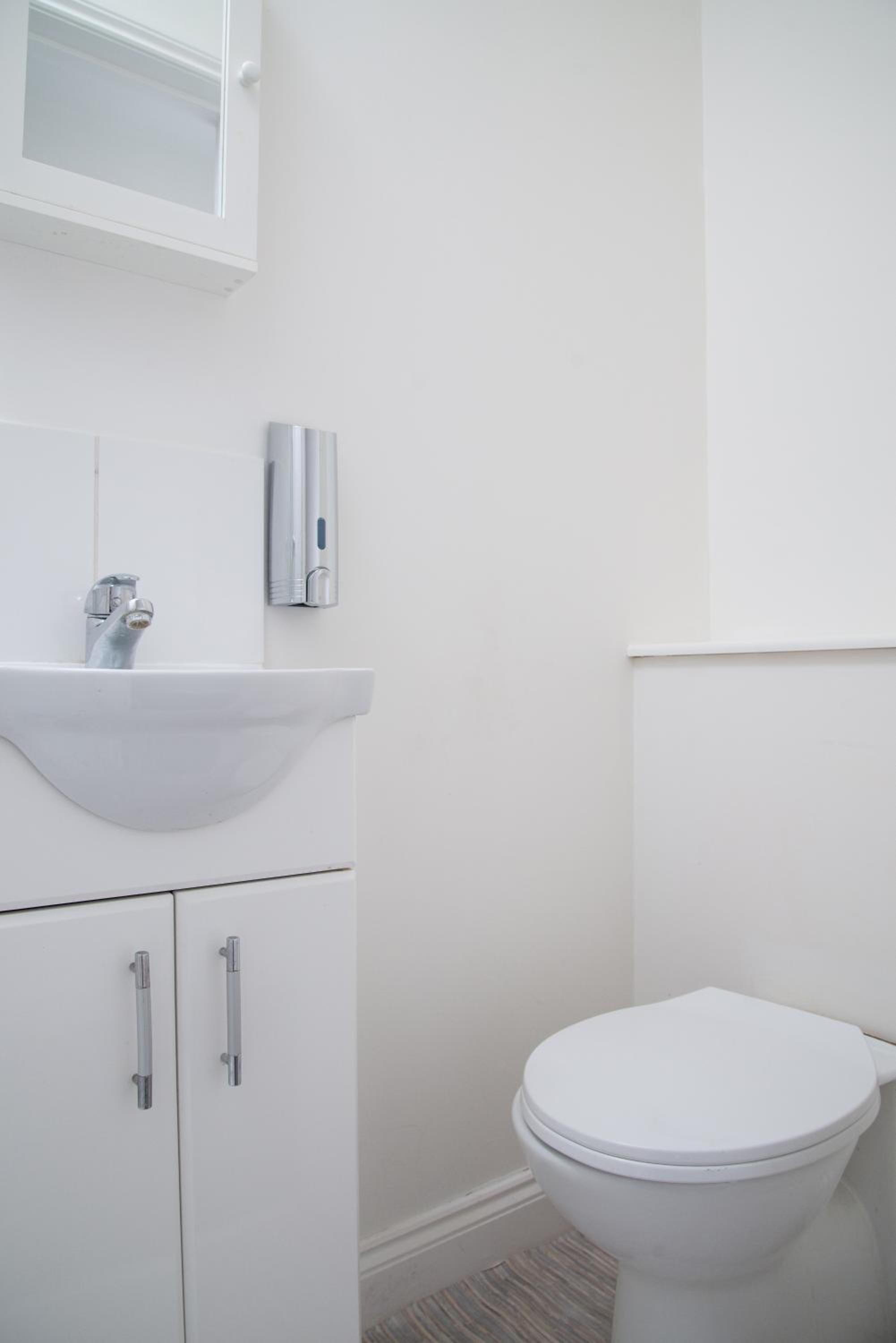 Small Double Room - Photo 9