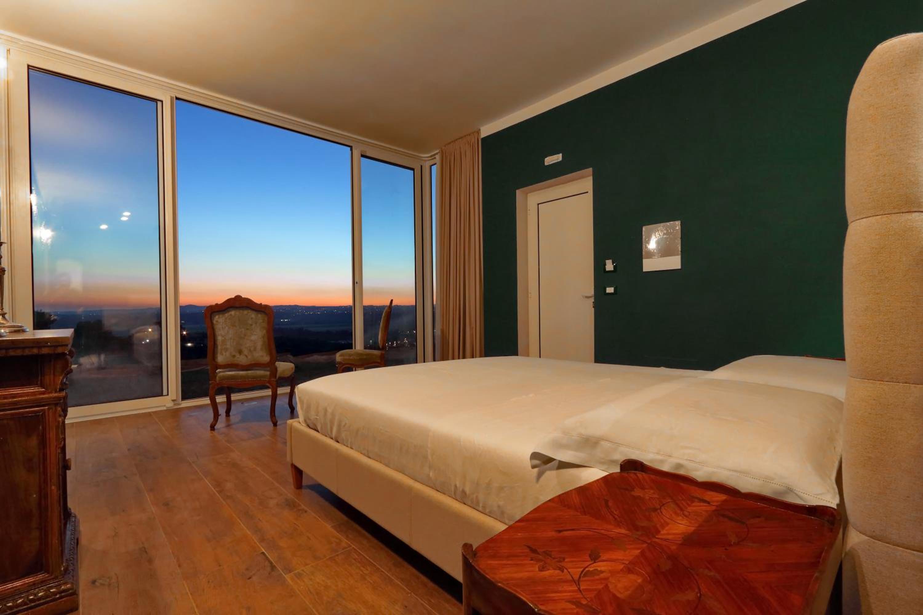 Deluxe Queen Room photo 1