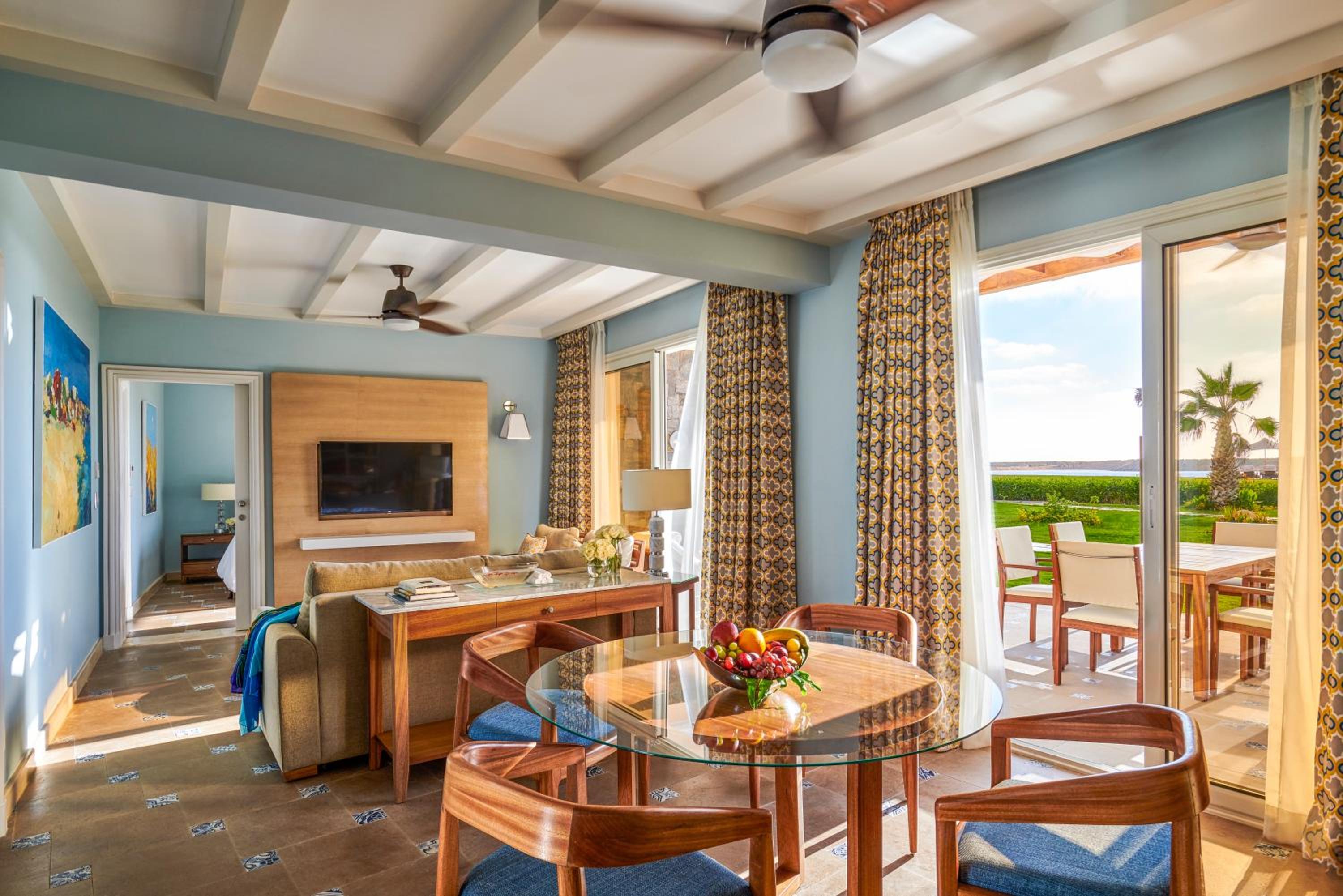 One-Bedroom Premium Beach Suite - Photo 5