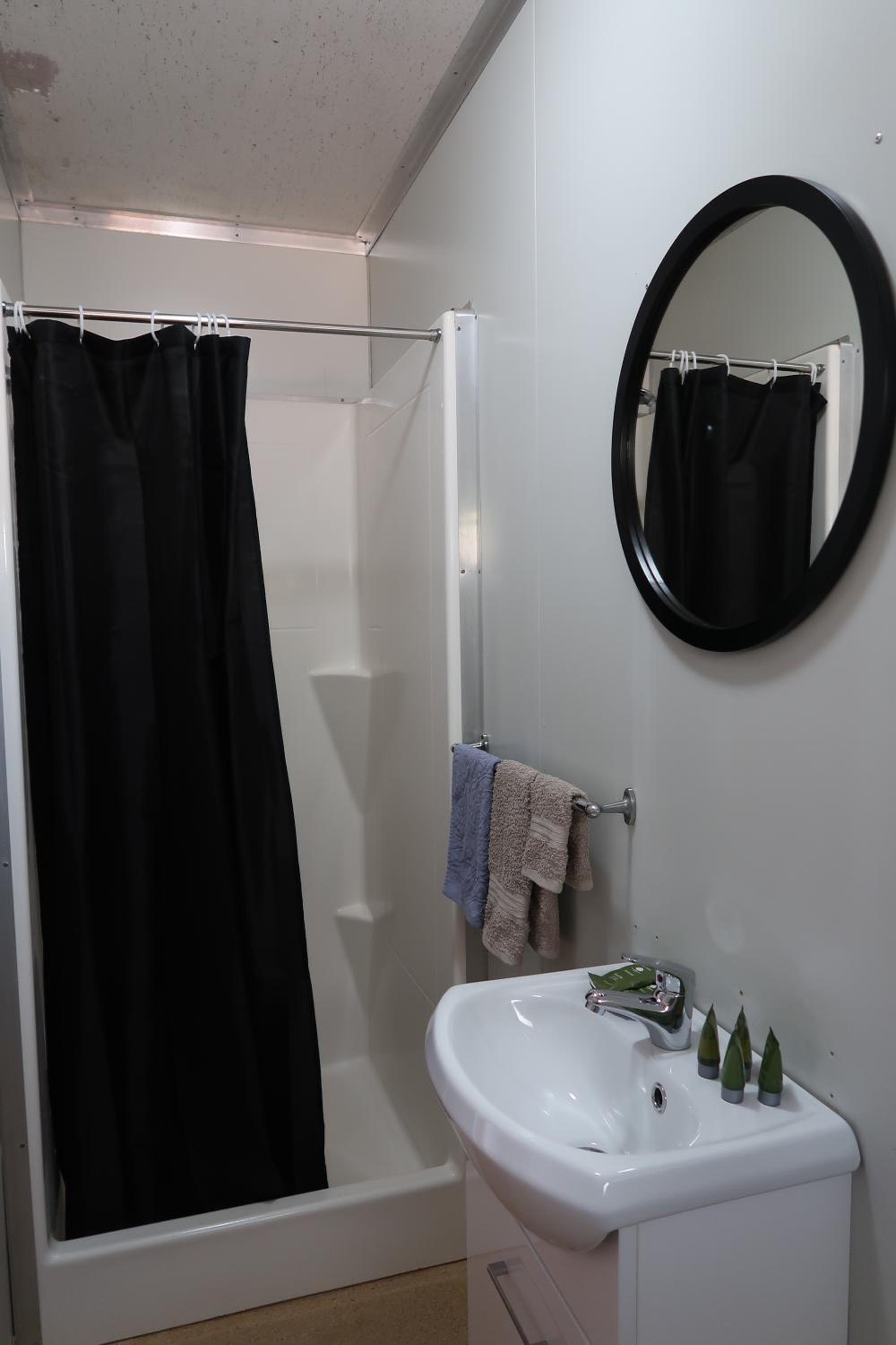 Queen Room photo 2