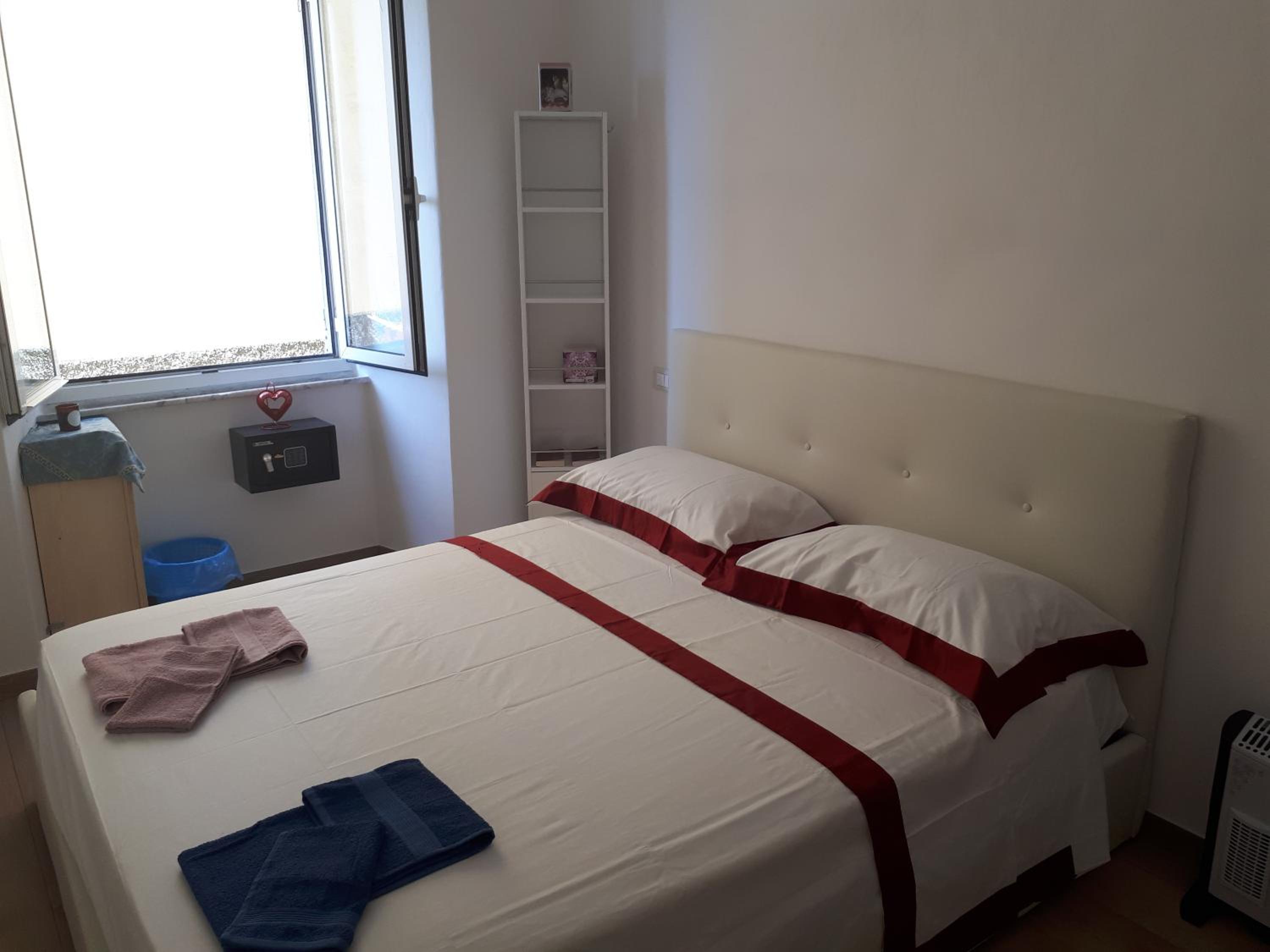 One-Bedroom Apartment - Photo 1