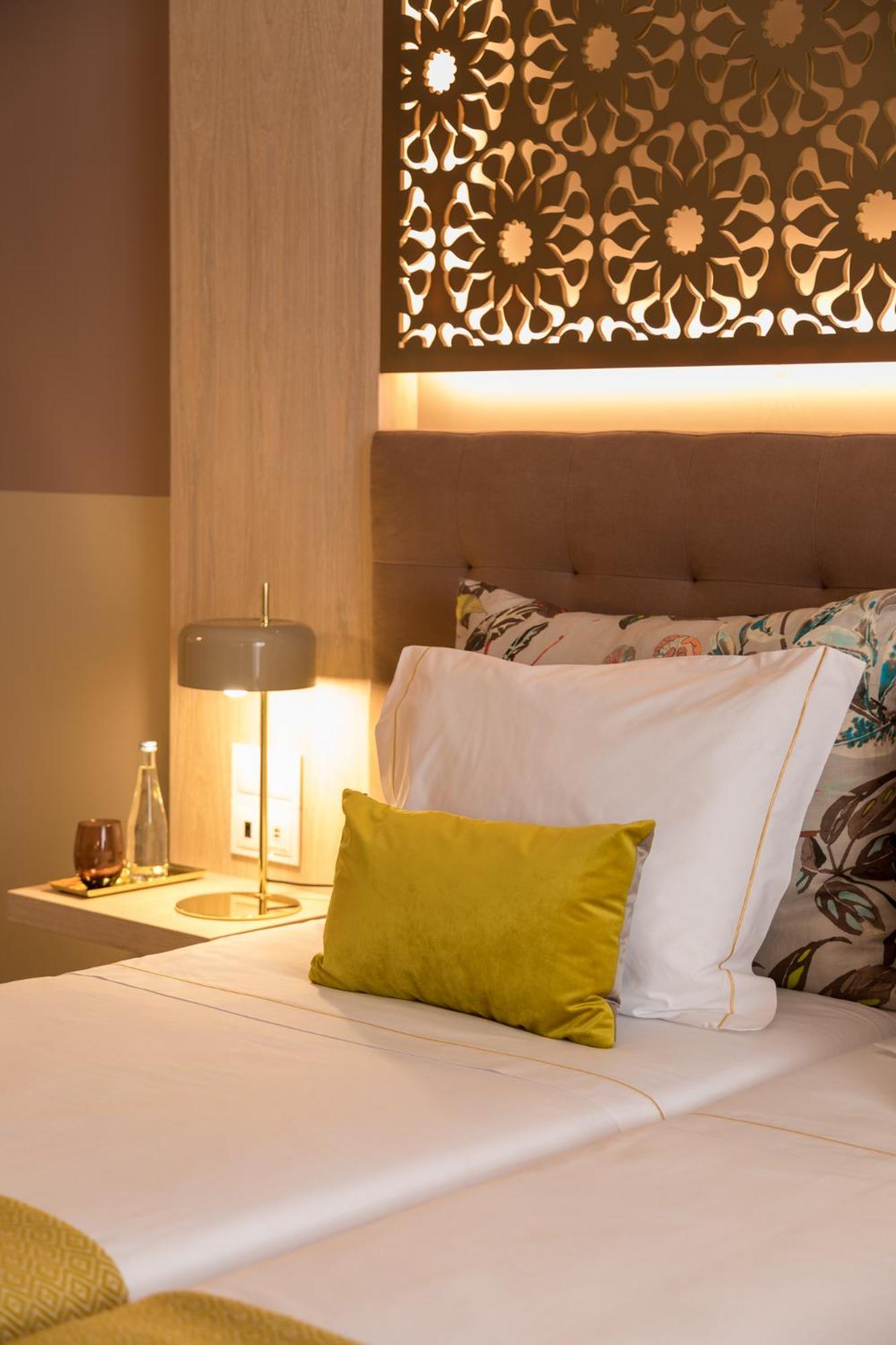 Deluxe Twin Room with Sanctuary view - Photo 7
