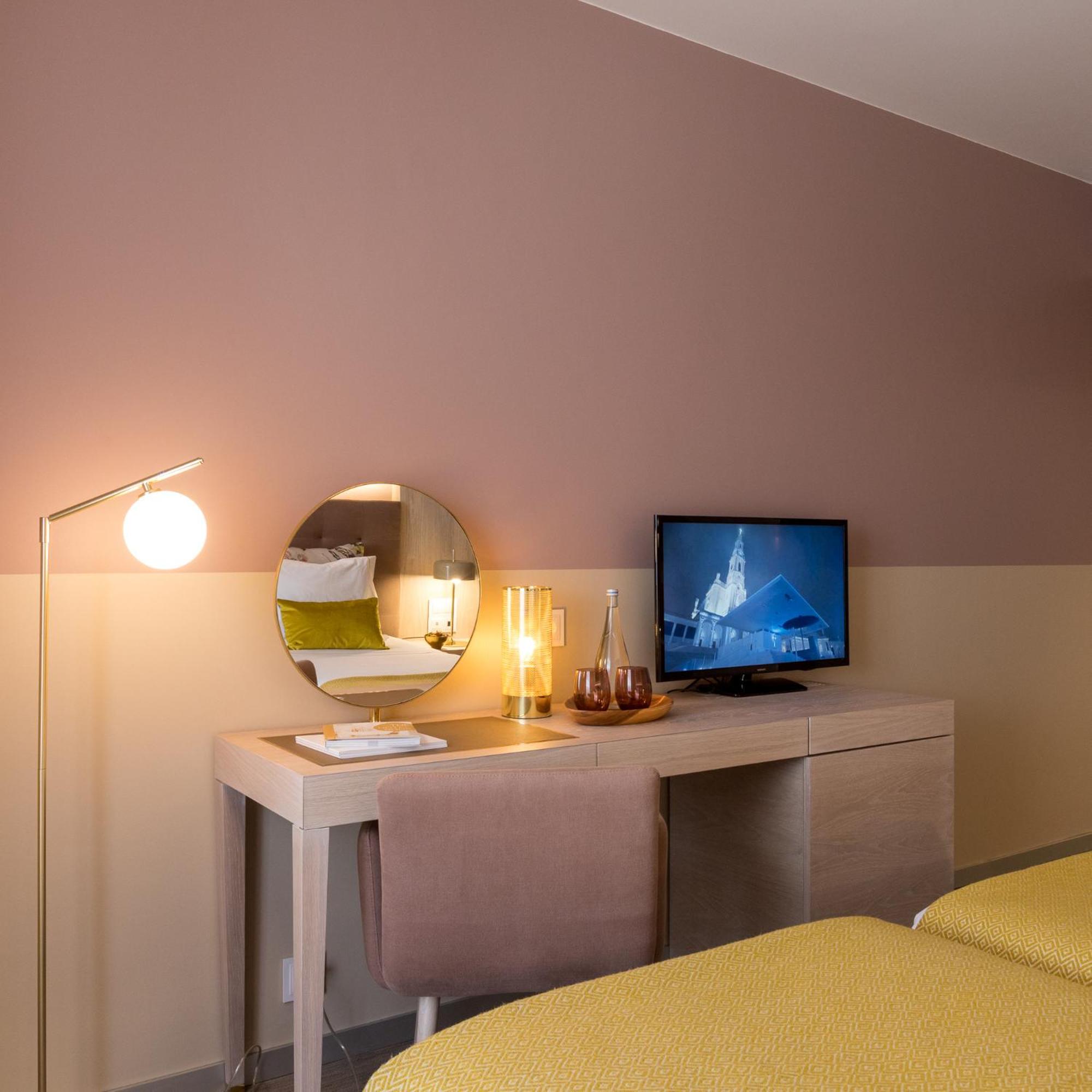 Deluxe Twin Room with Sanctuary view - Photo 5