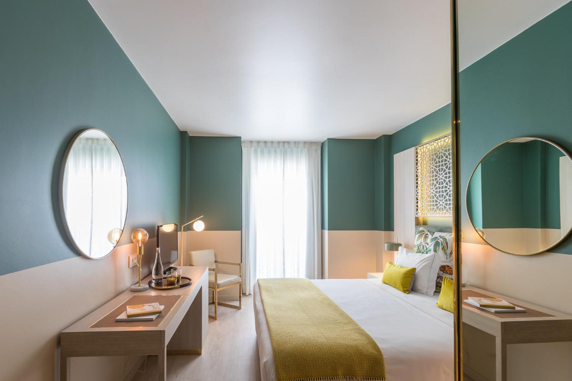 Deluxe Double Room with Sanctuary view - Photo 6