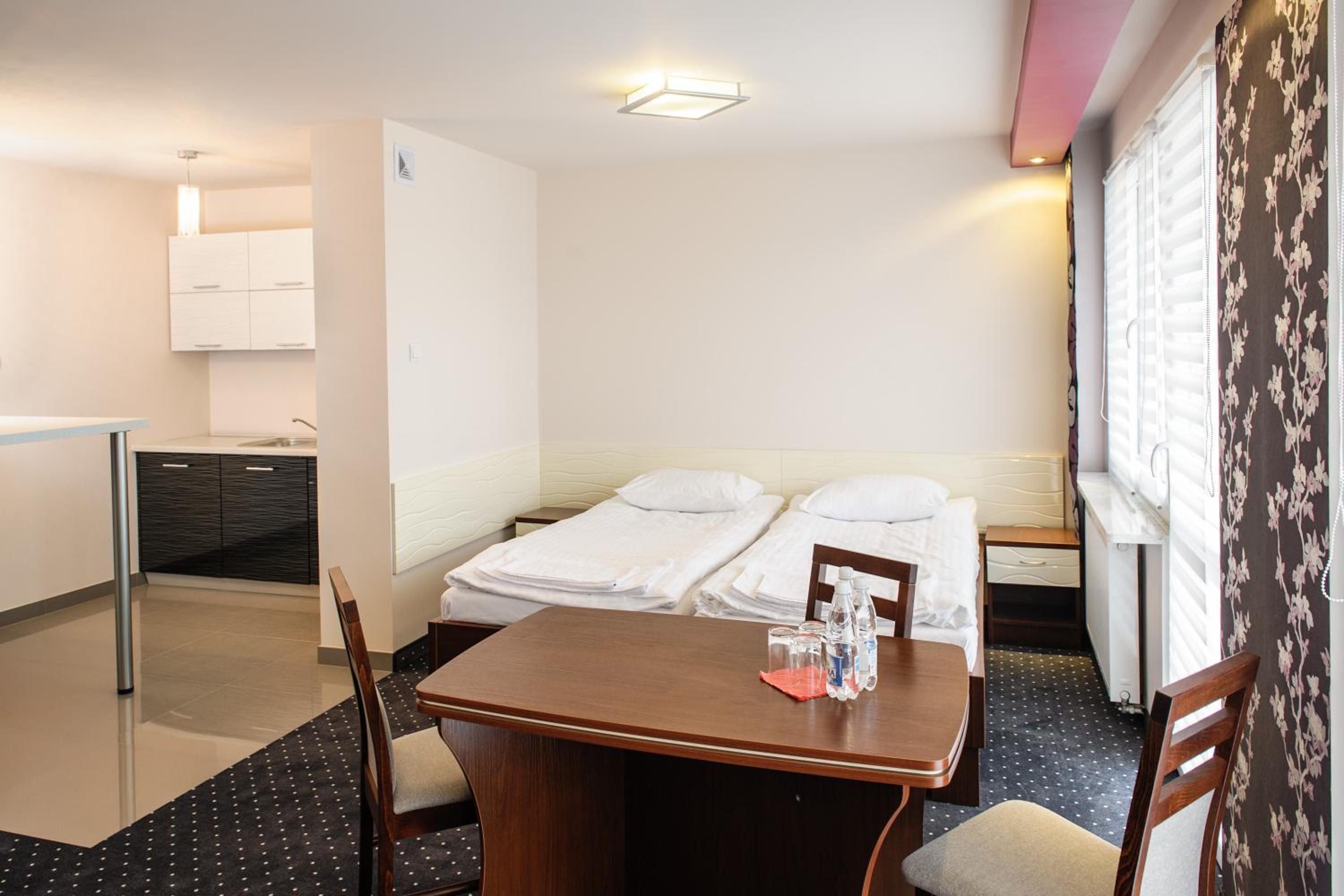 Triple Room with Kitchenette - Photo 6