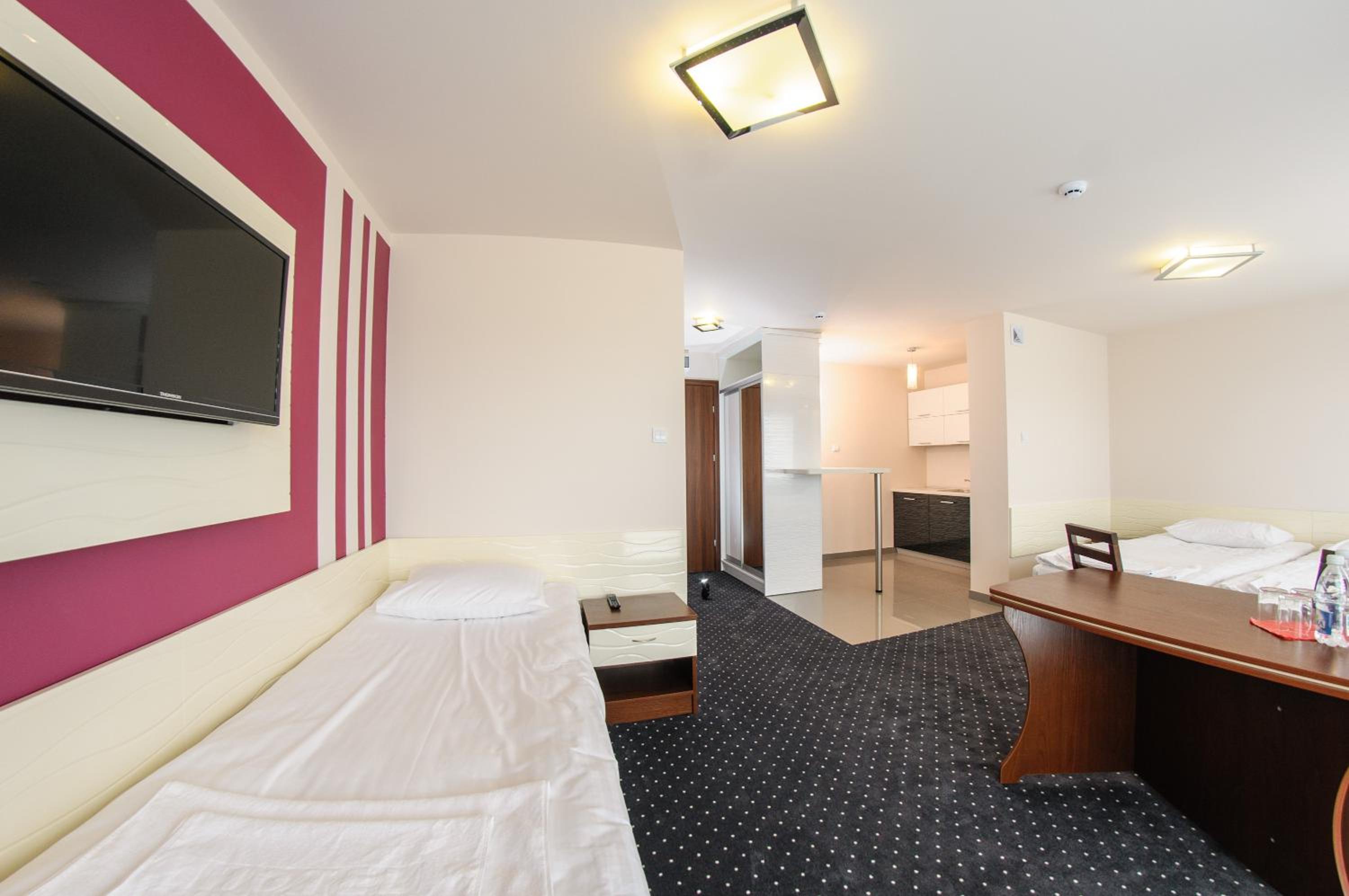 Triple Room with Kitchenette - Photo 3