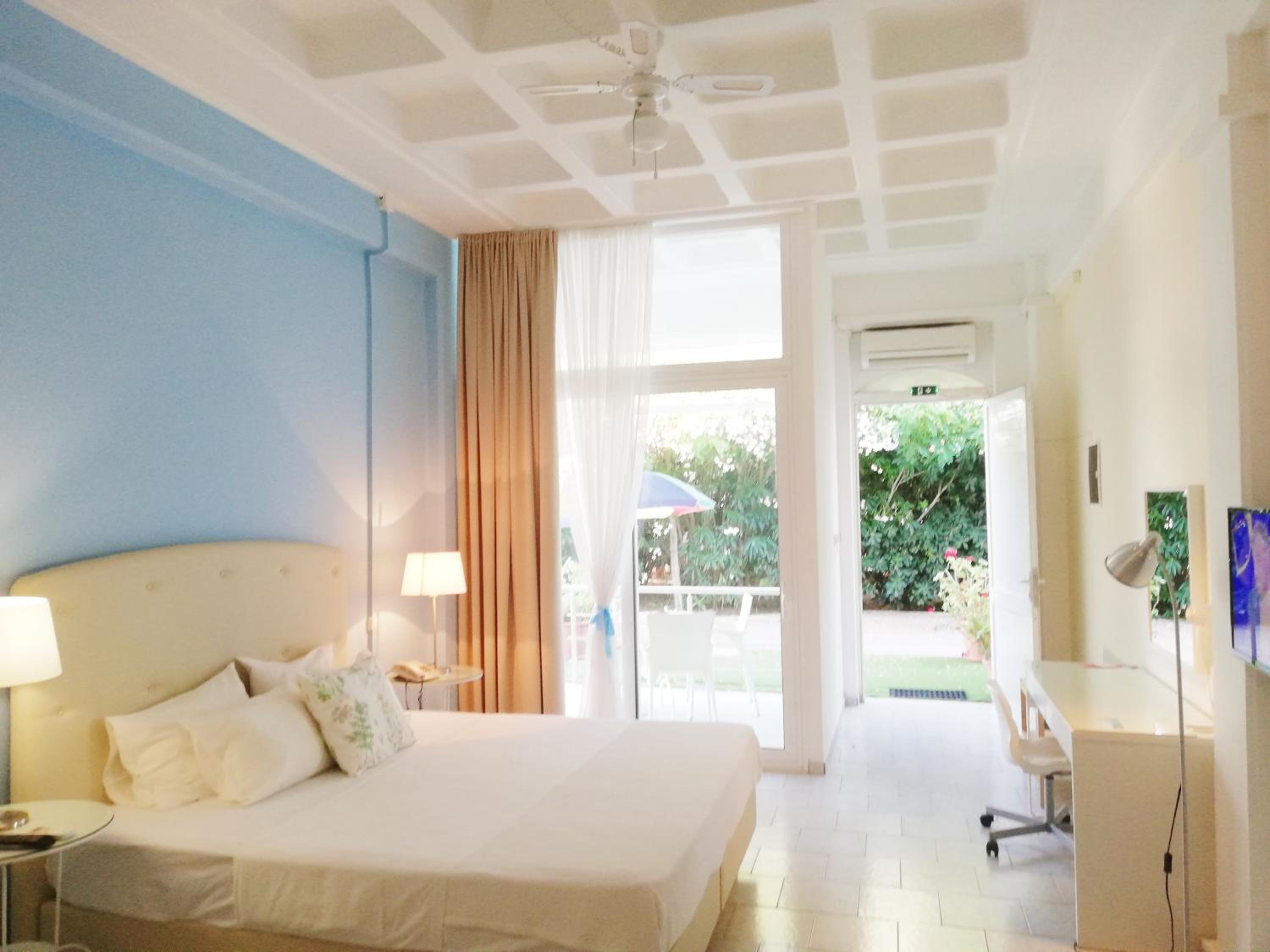 Double bed studio with garden view - Photo 1