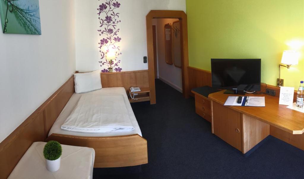 Single Room with Balcony photo 2