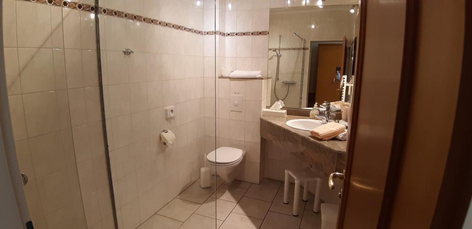 Standard Double Room - Photo 4