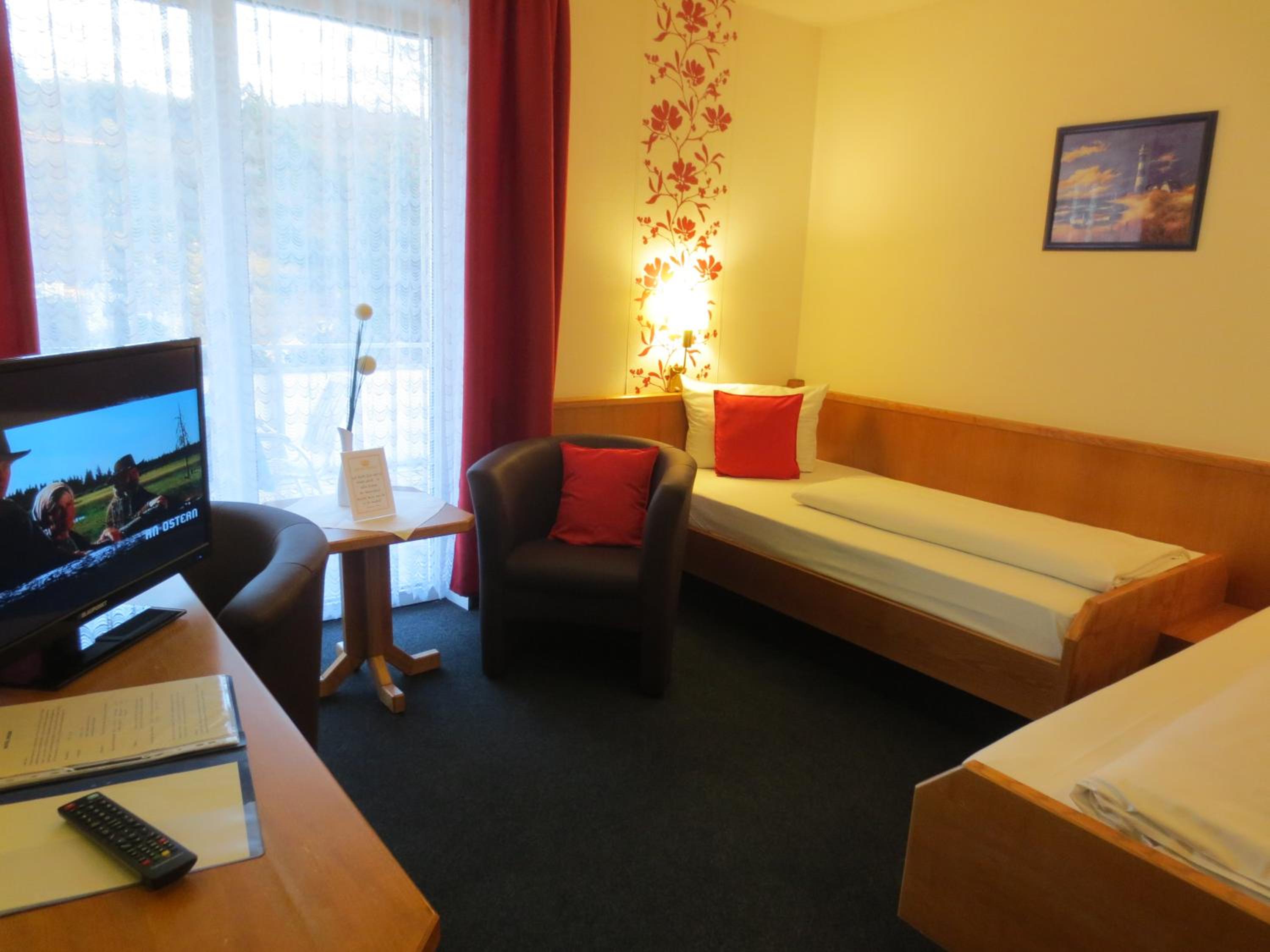 Double Room with Balcony - Photo 6