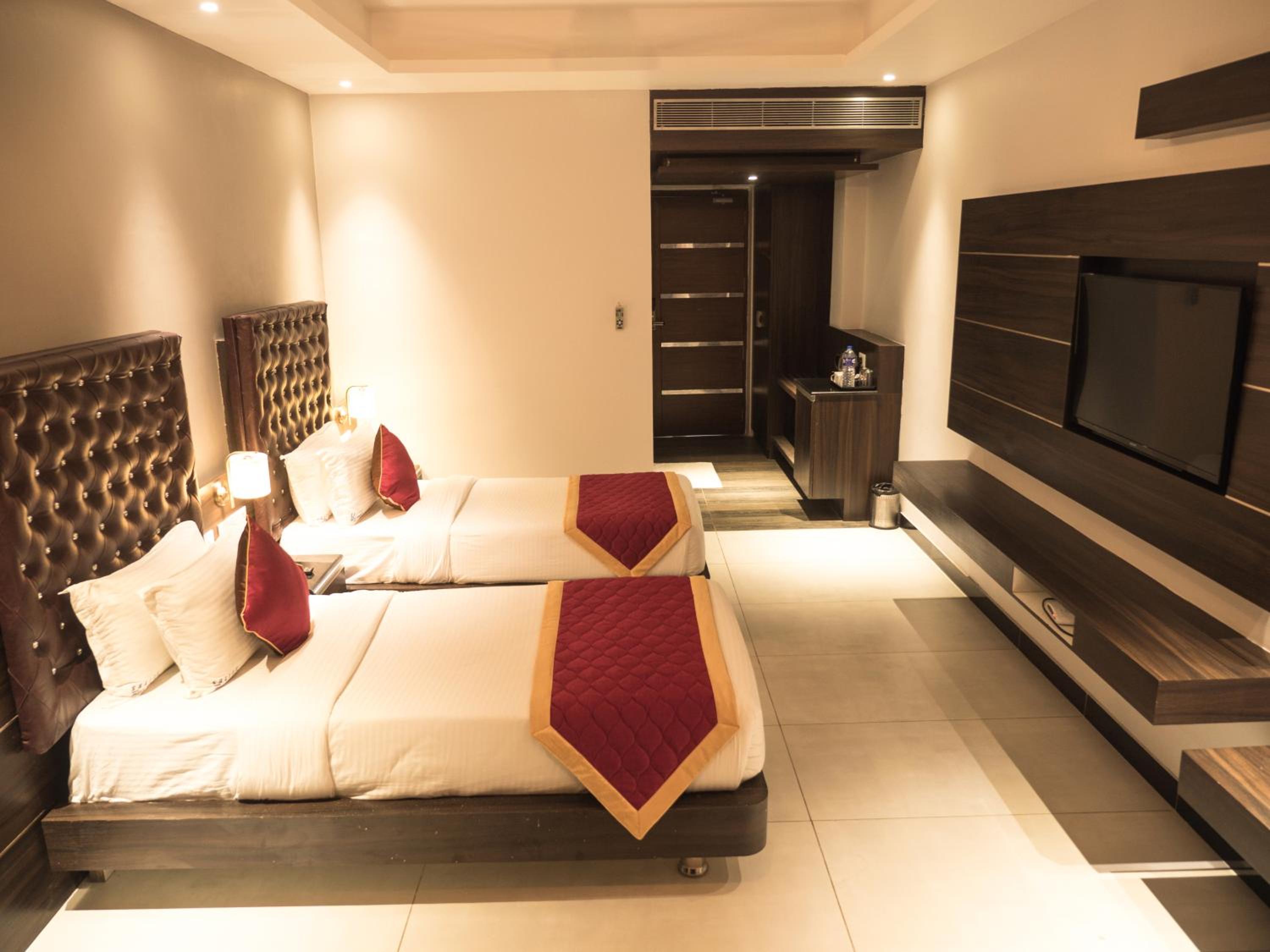Deluxe Room - Photo 16