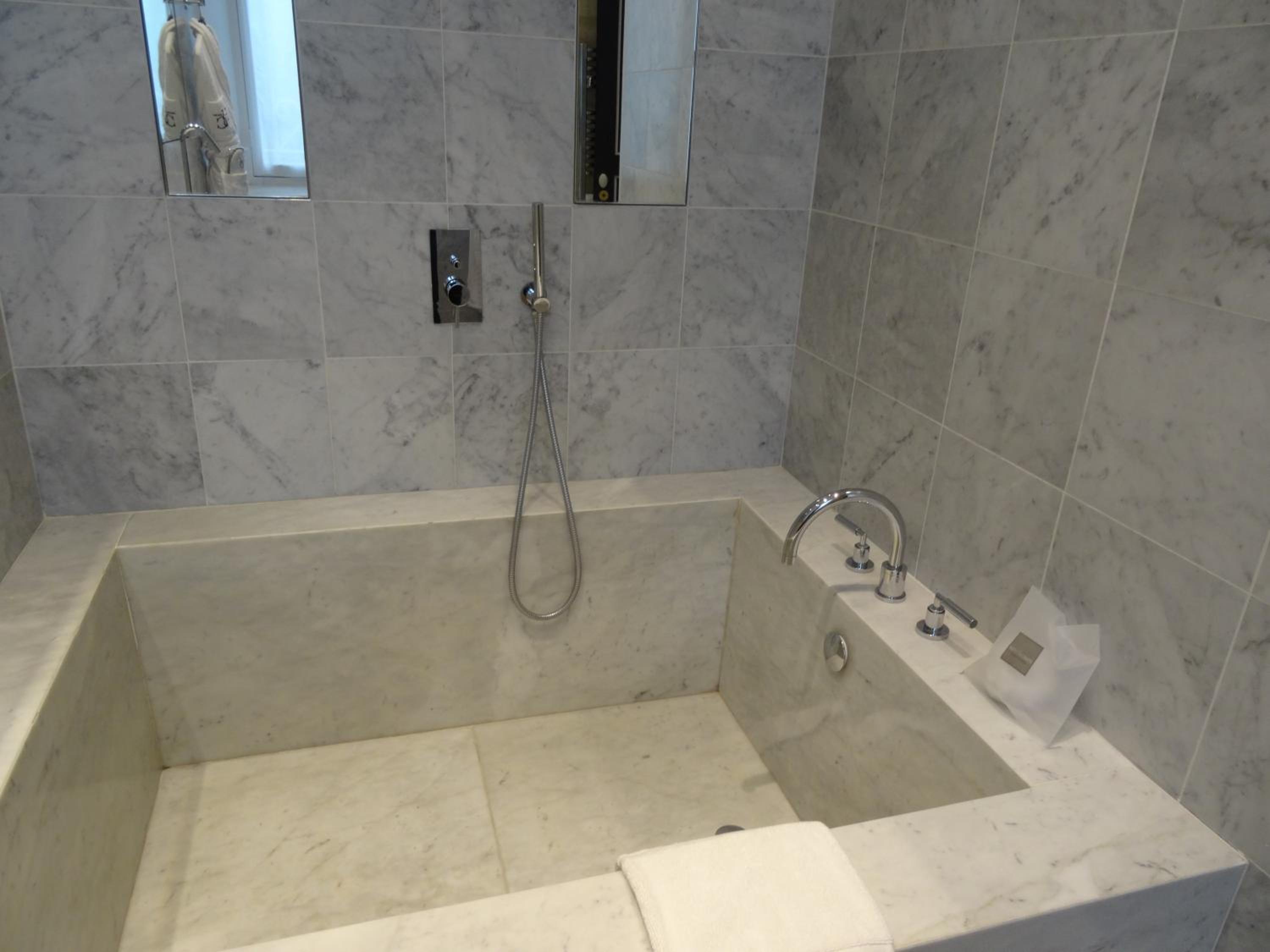 Suite - Photo 4