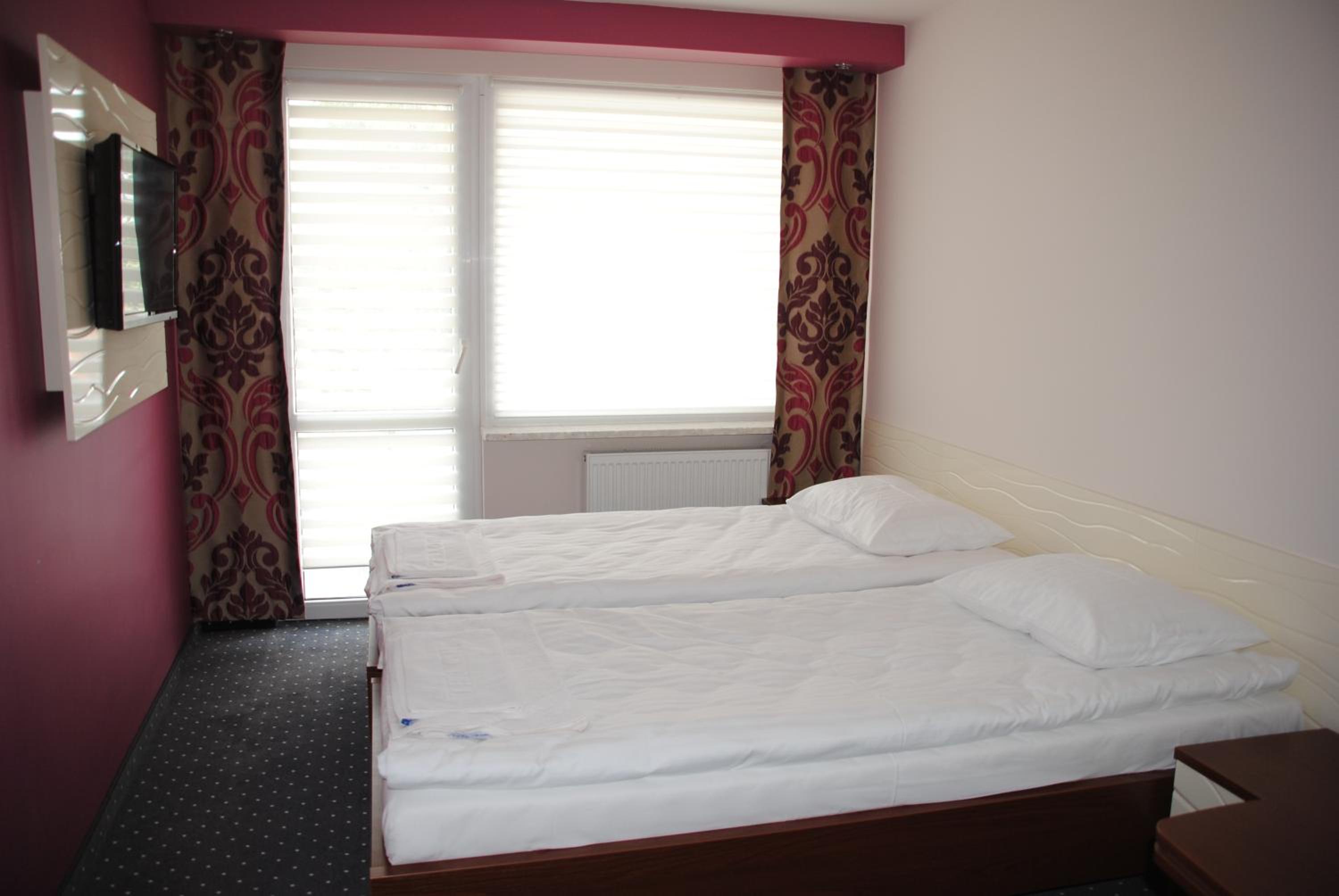 Twin Room - Photo 6