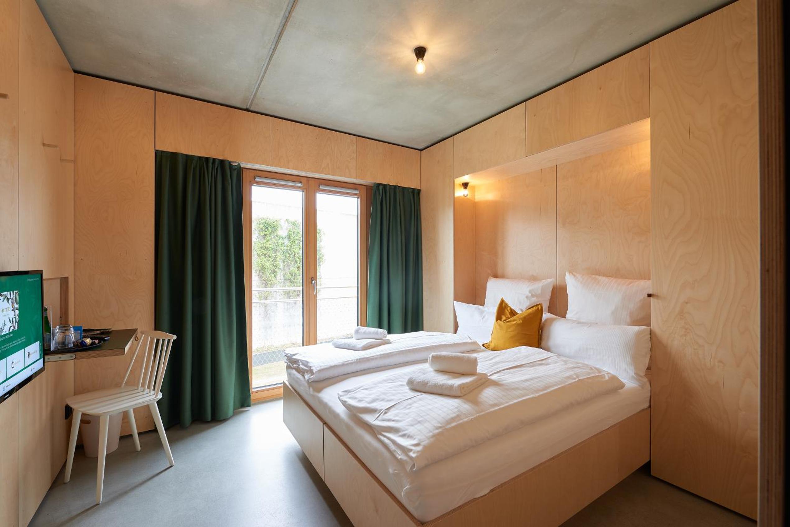 Standard Double Room - Photo 3