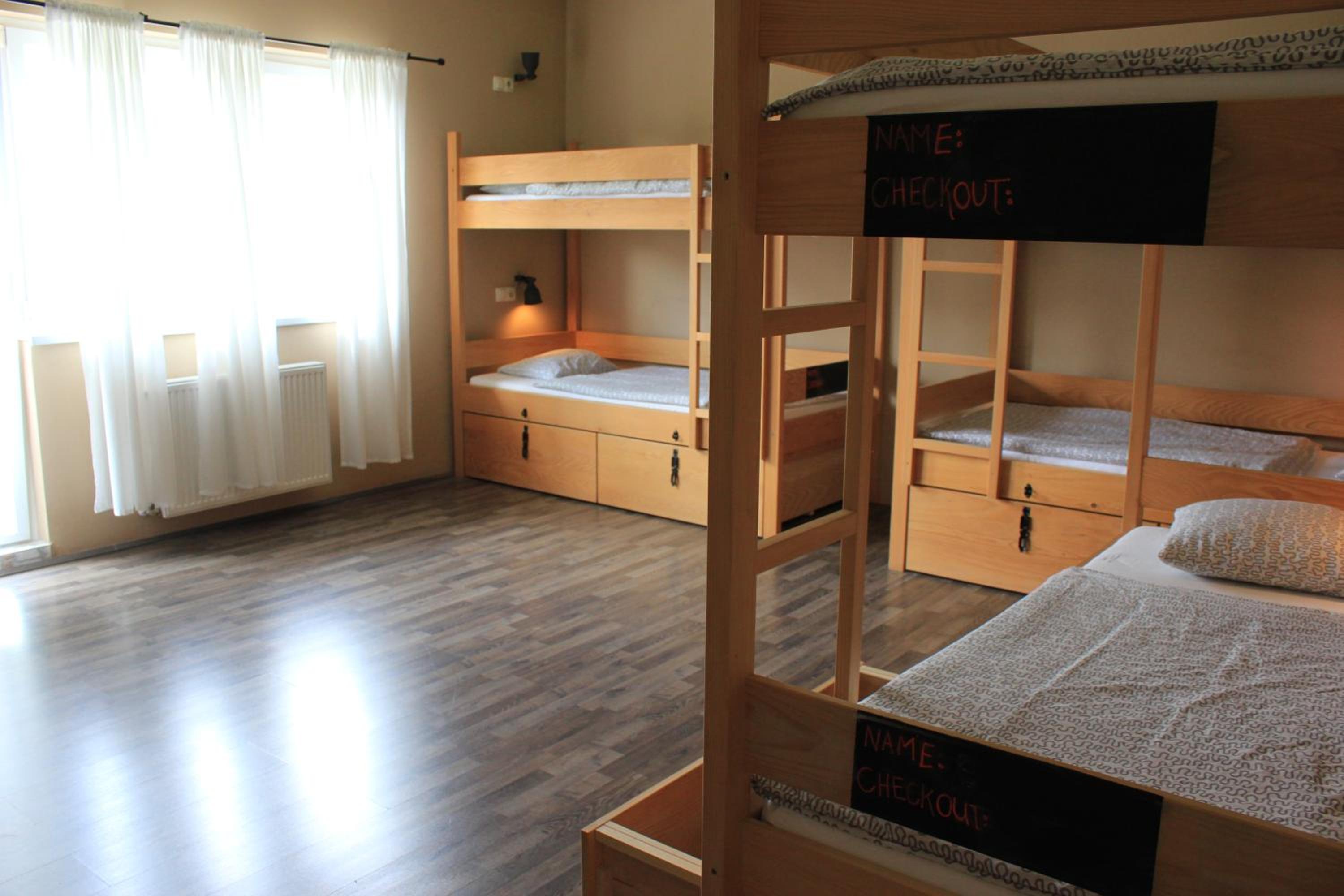Bed in 8-Bed Mixed Dormitory Room photo 1