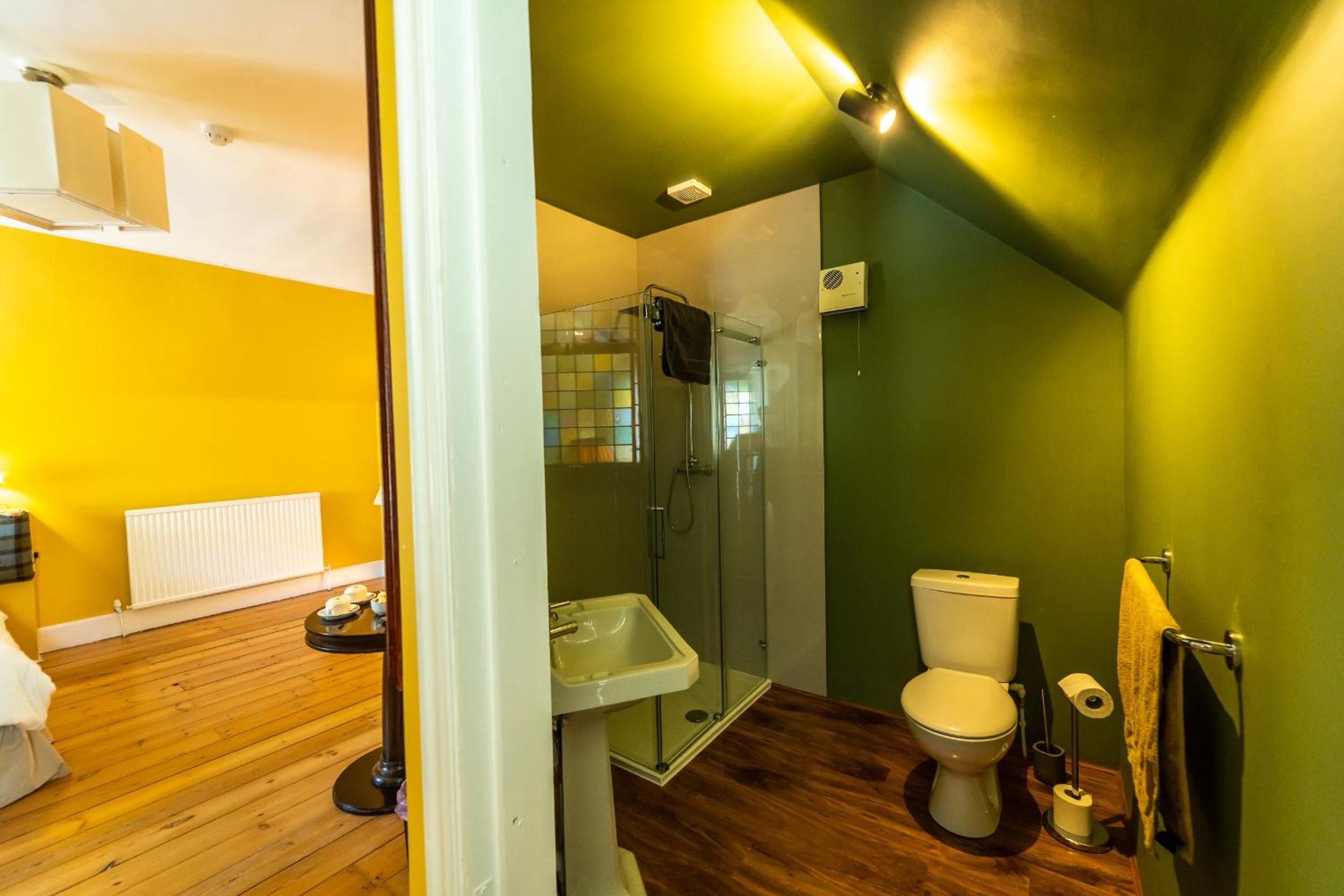 Double Room with Private Bathroom - Photo 1