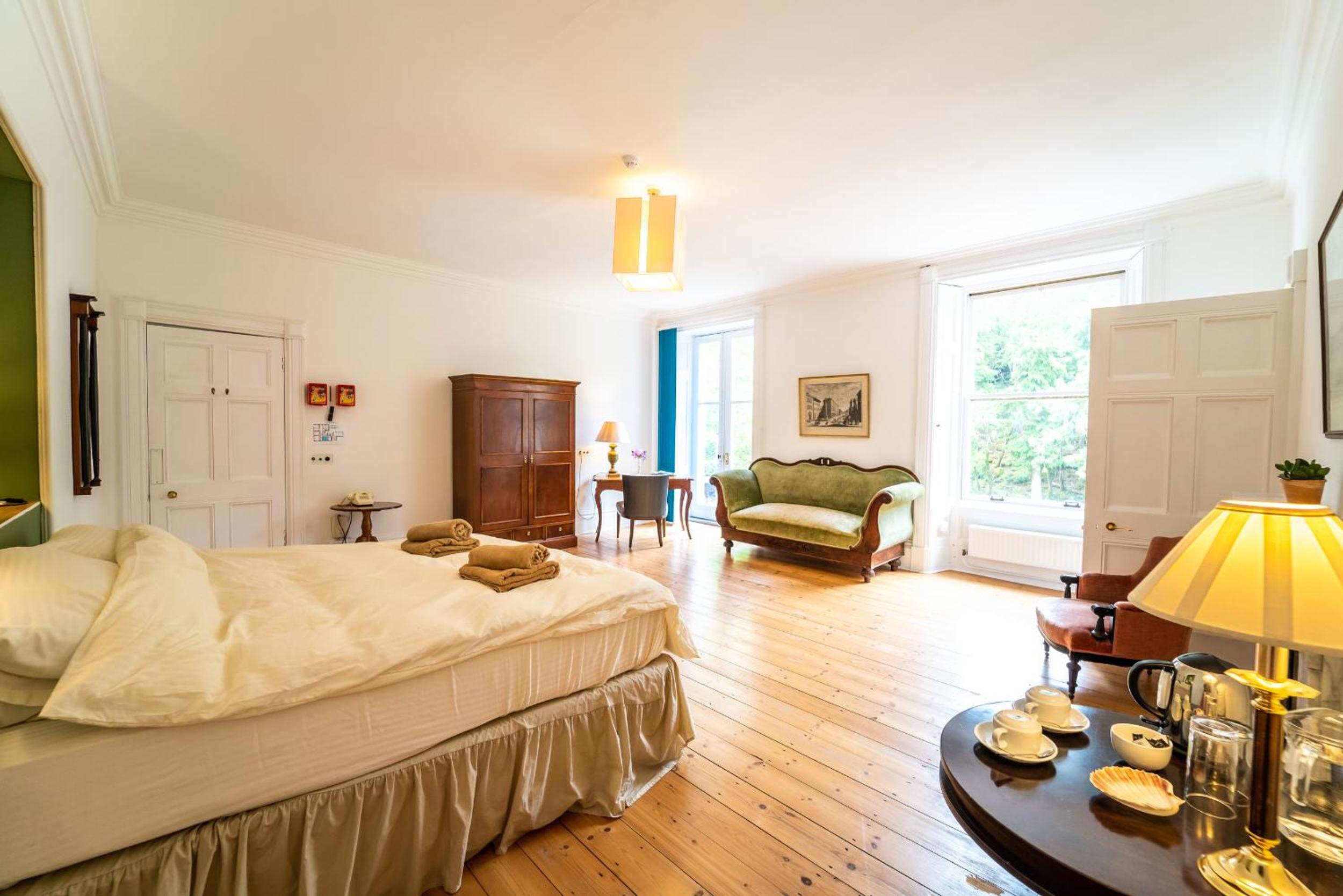 Large Double Room - Photo 1