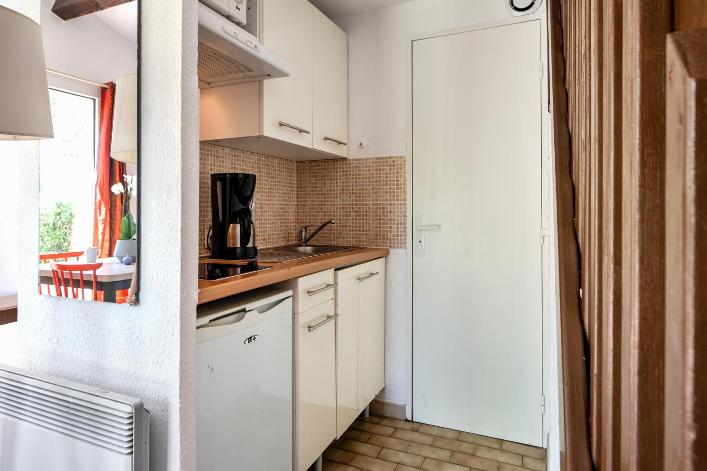 Economy Apartment photo 2