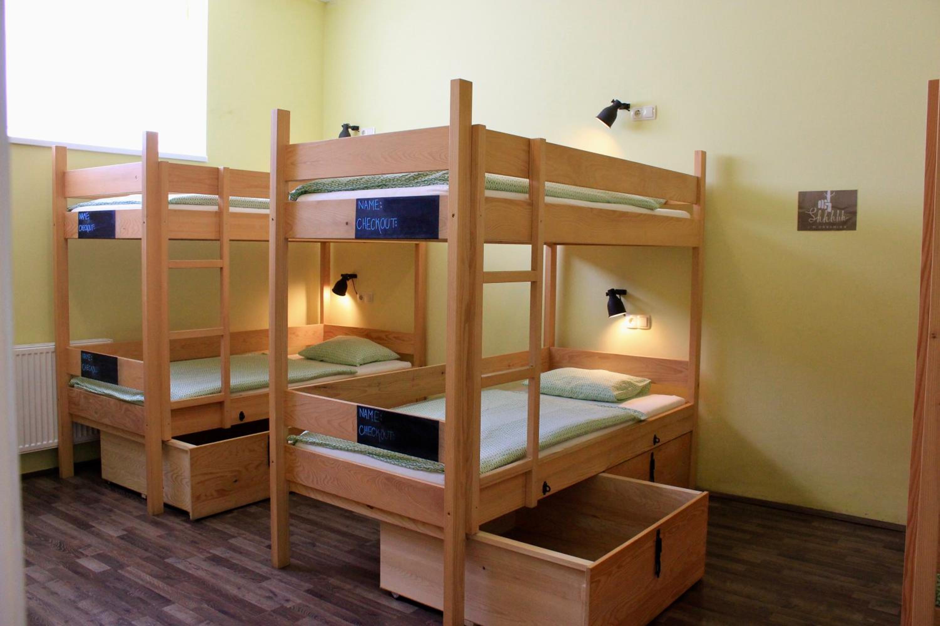 Bed in 10-Bed Mixed Dormitory Room photo 2
