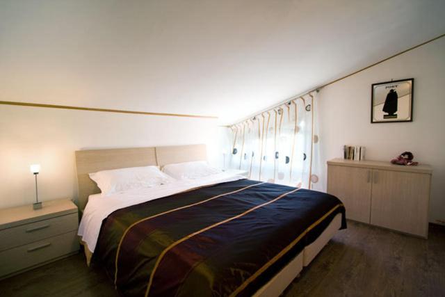 One-Bedroom Apartment (5 Adults) - Photo 1