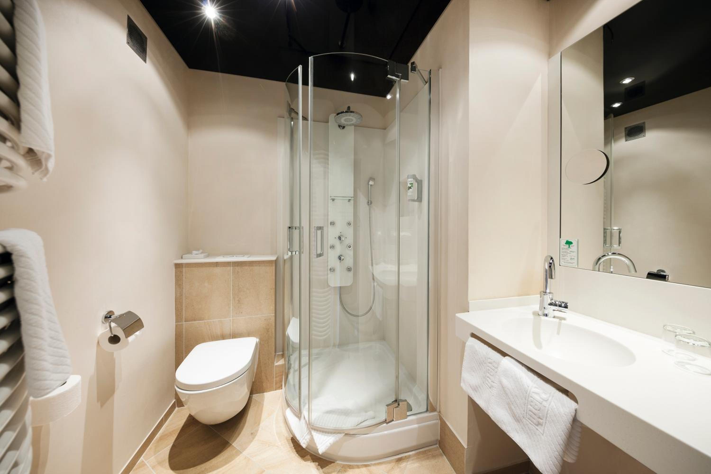 Double or Twin Room - Photo 4