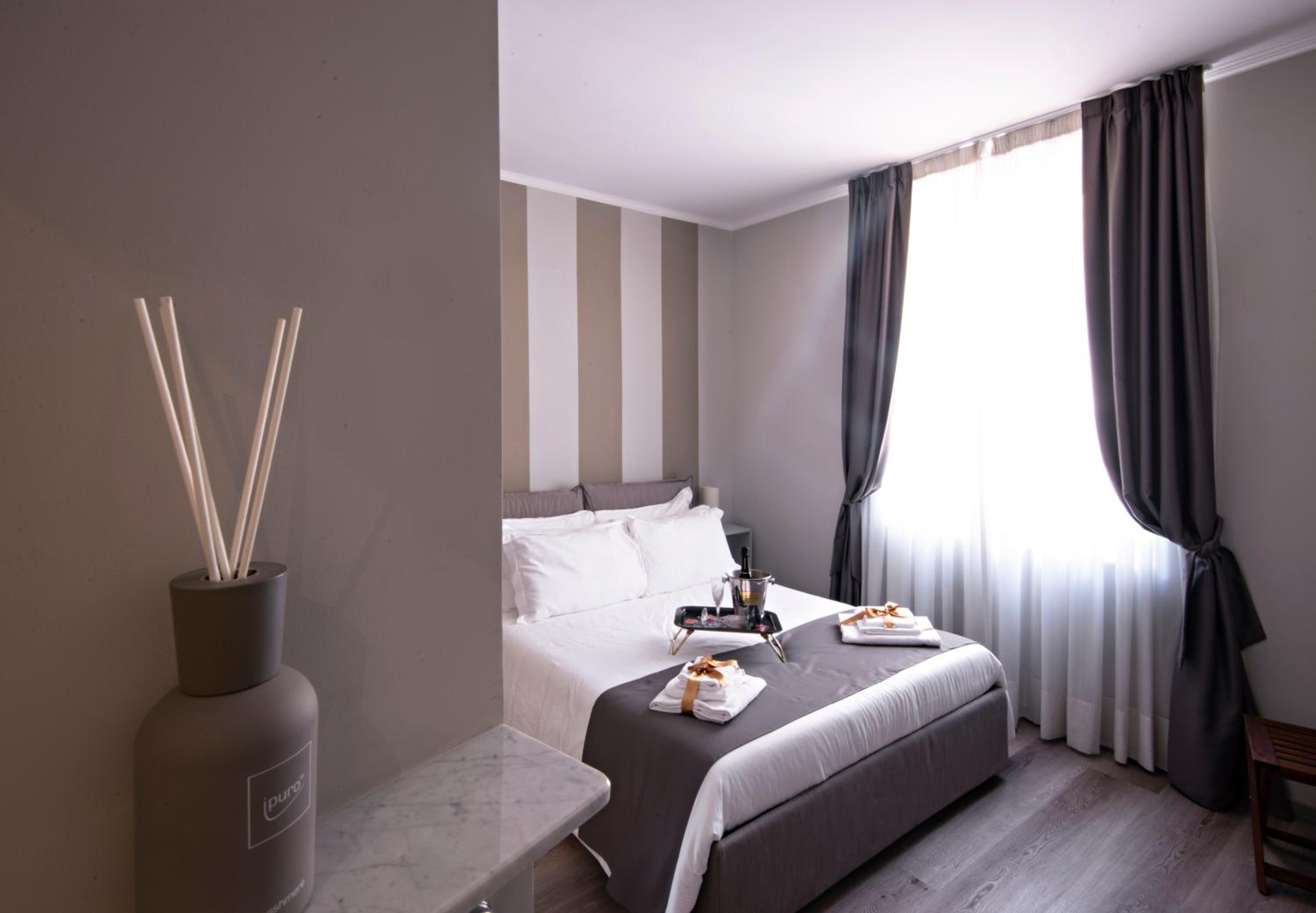 Double Room with Private Bathroom - Photo 2