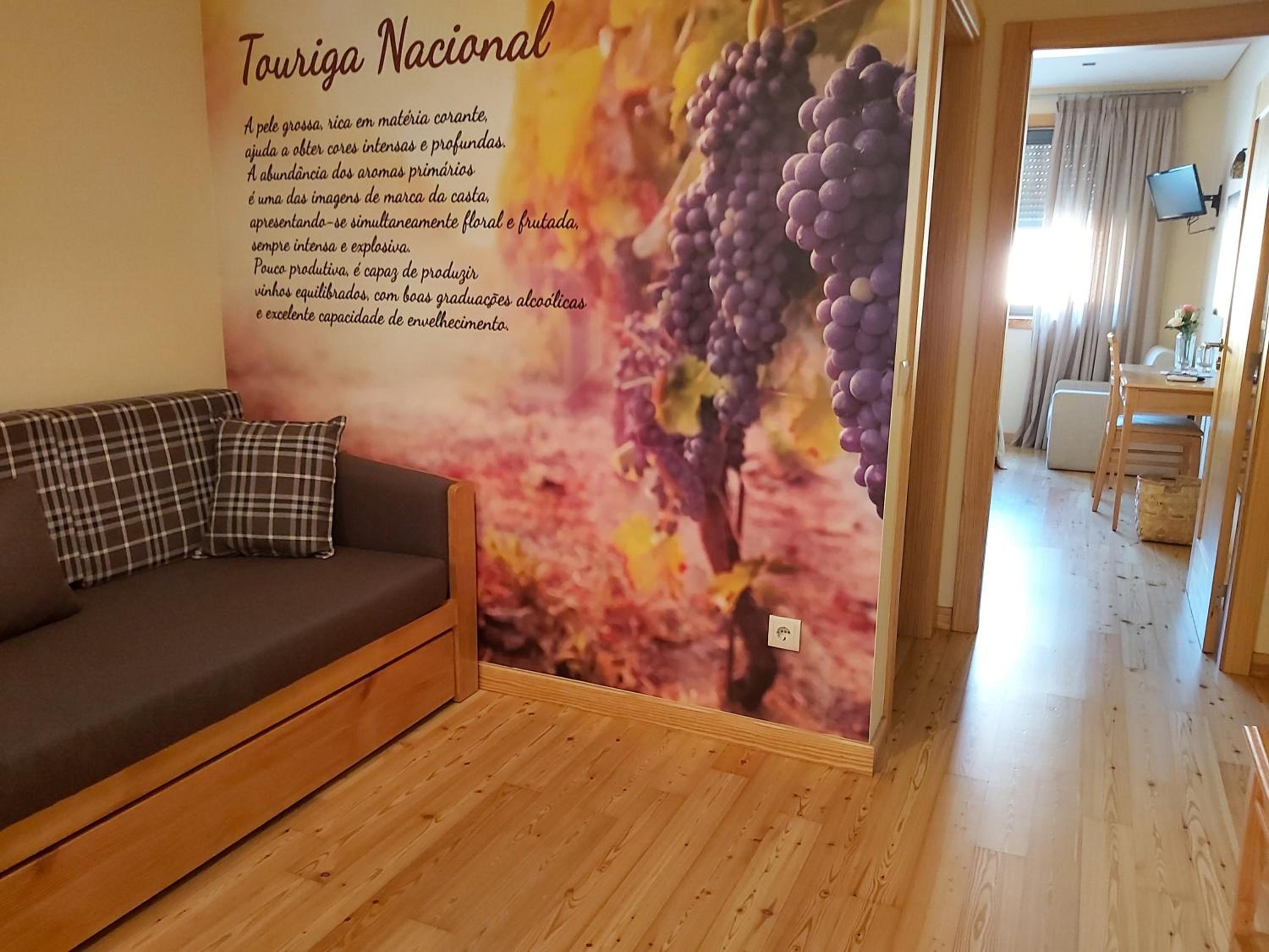 Deluxe King Suite - Photo 2