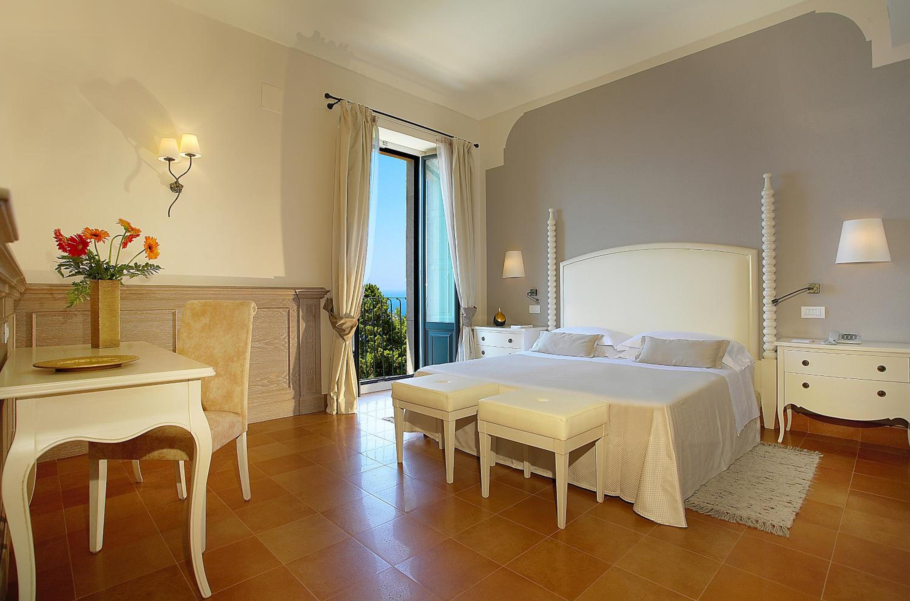 Double or Twin Room with Sea View - Photo 9