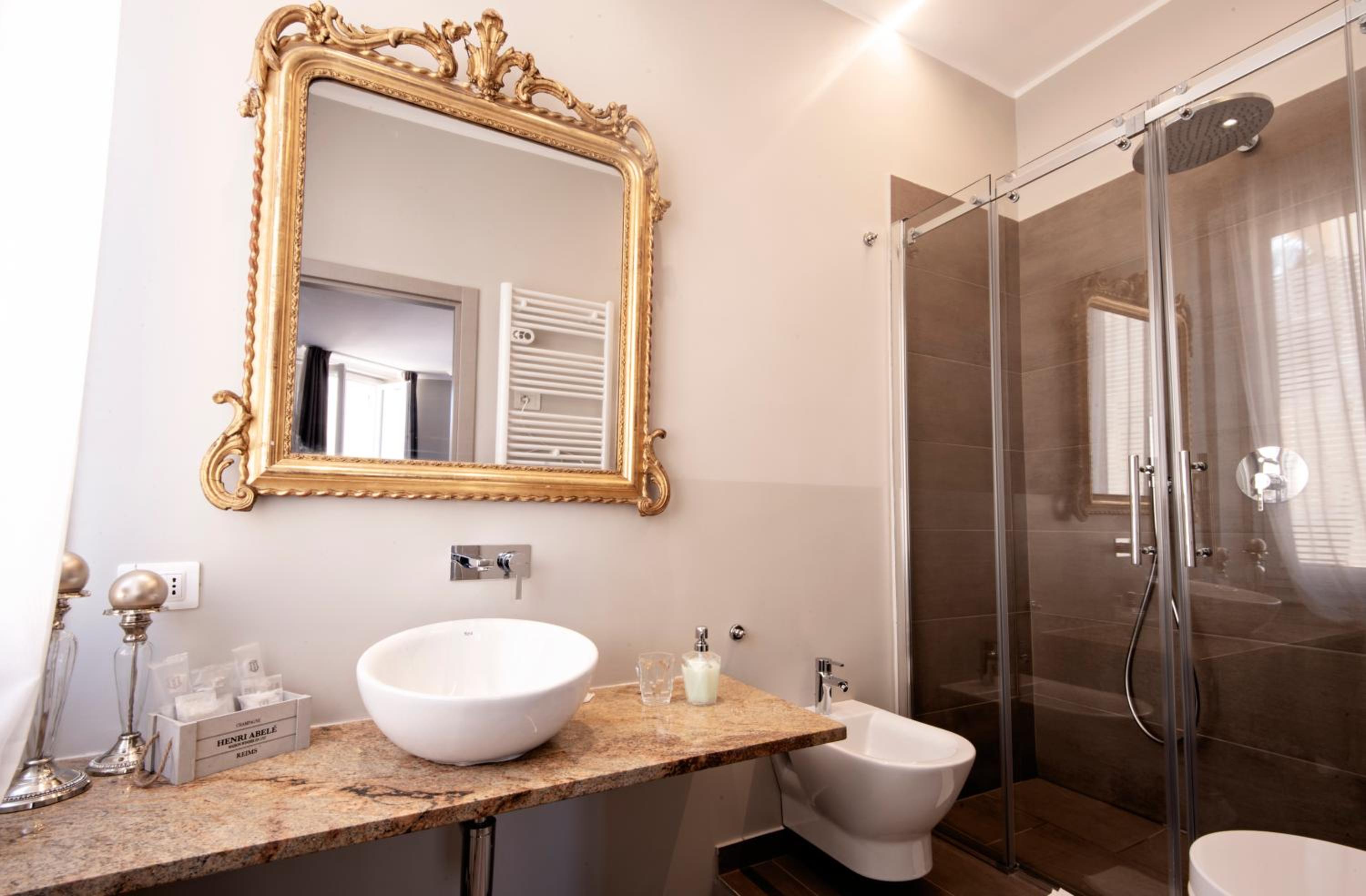 Triple Room with Private Bathroom - Photo 8
