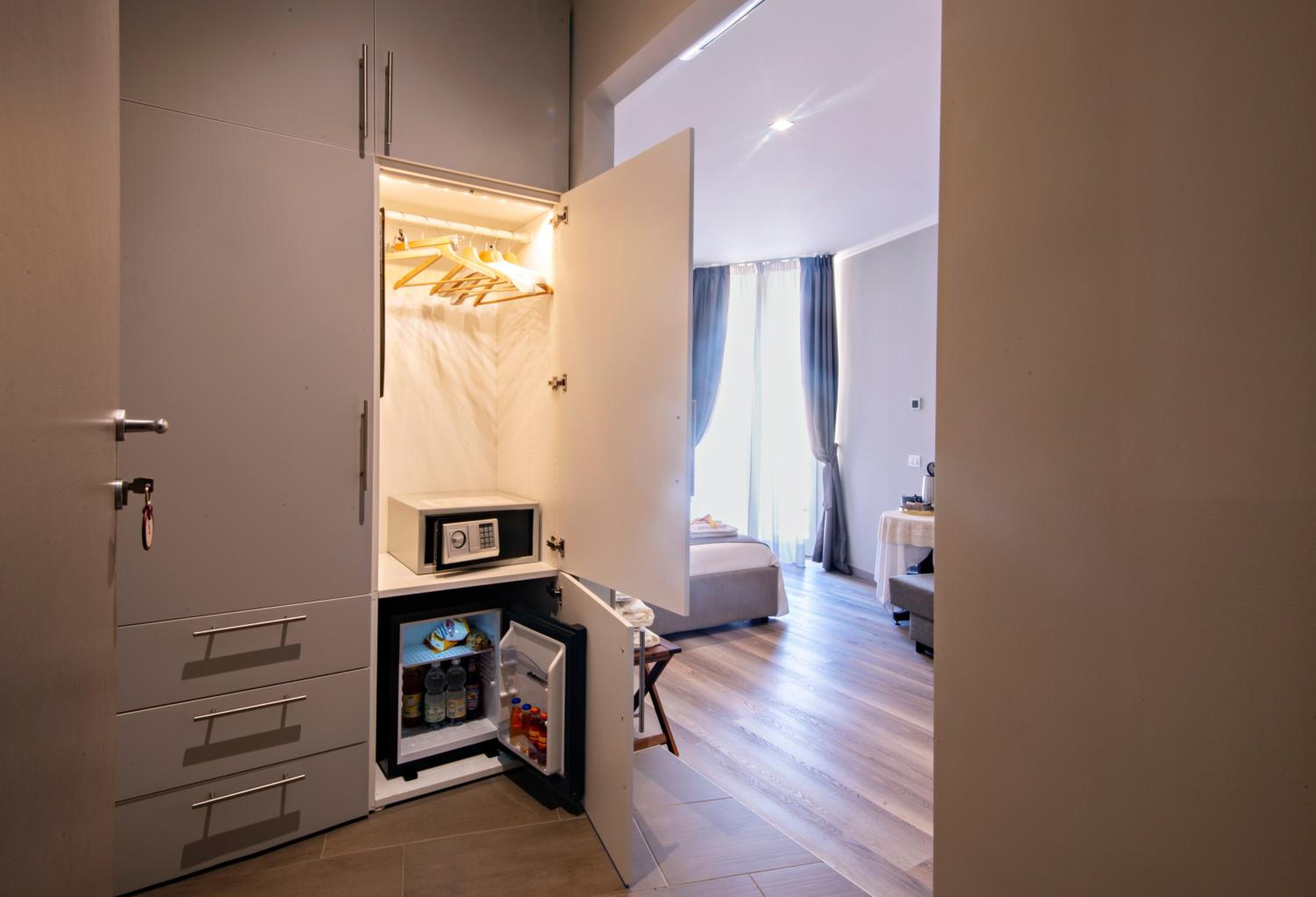Triple Room with Private Bathroom - Photo 9