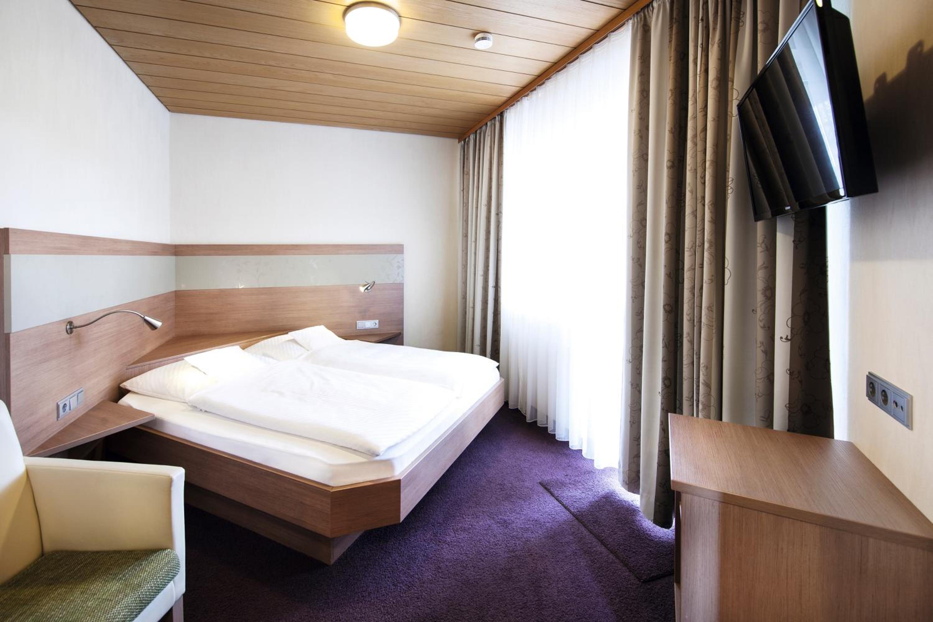 Double or Twin Room - Photo 2