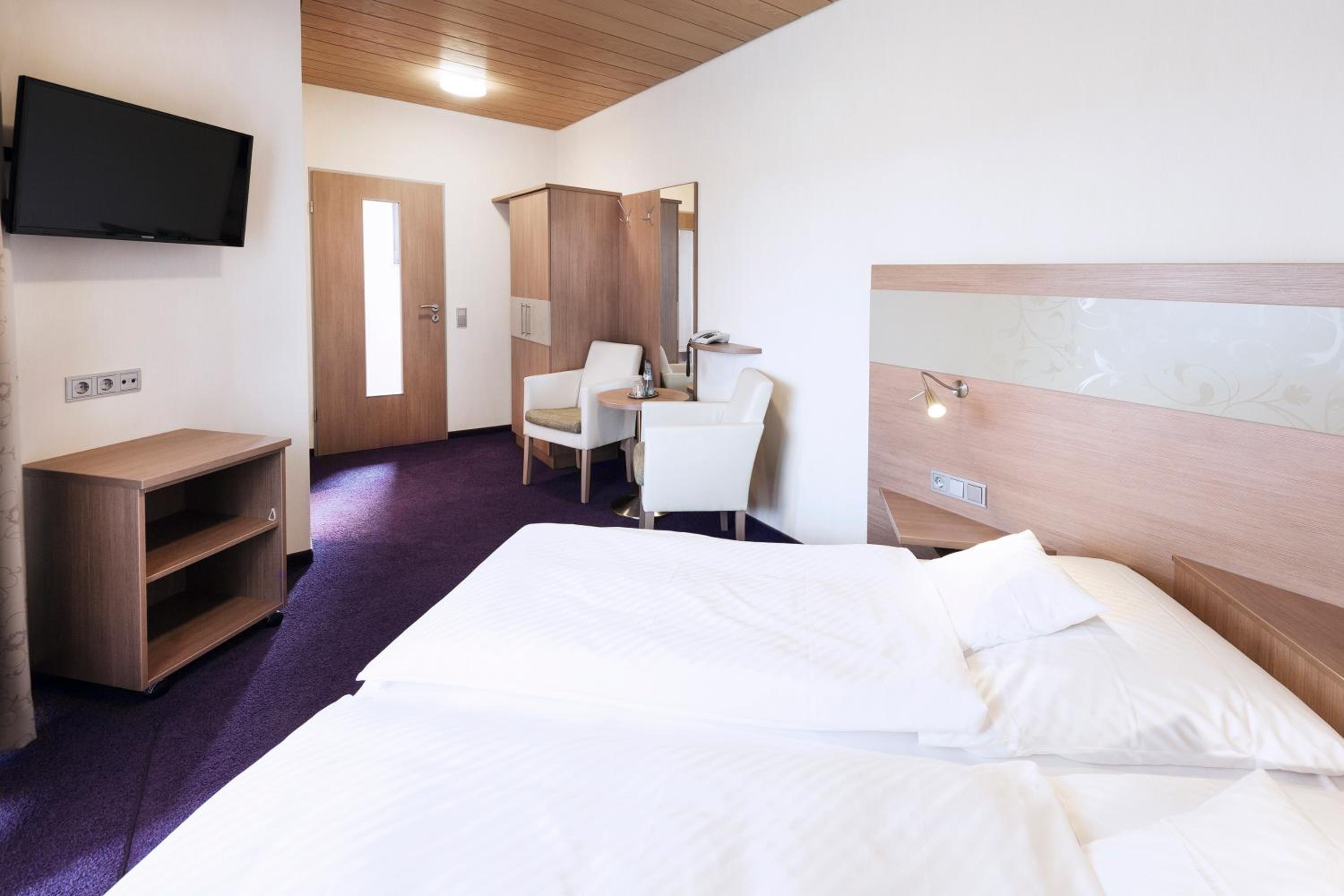 Double or Twin Room - Photo 6