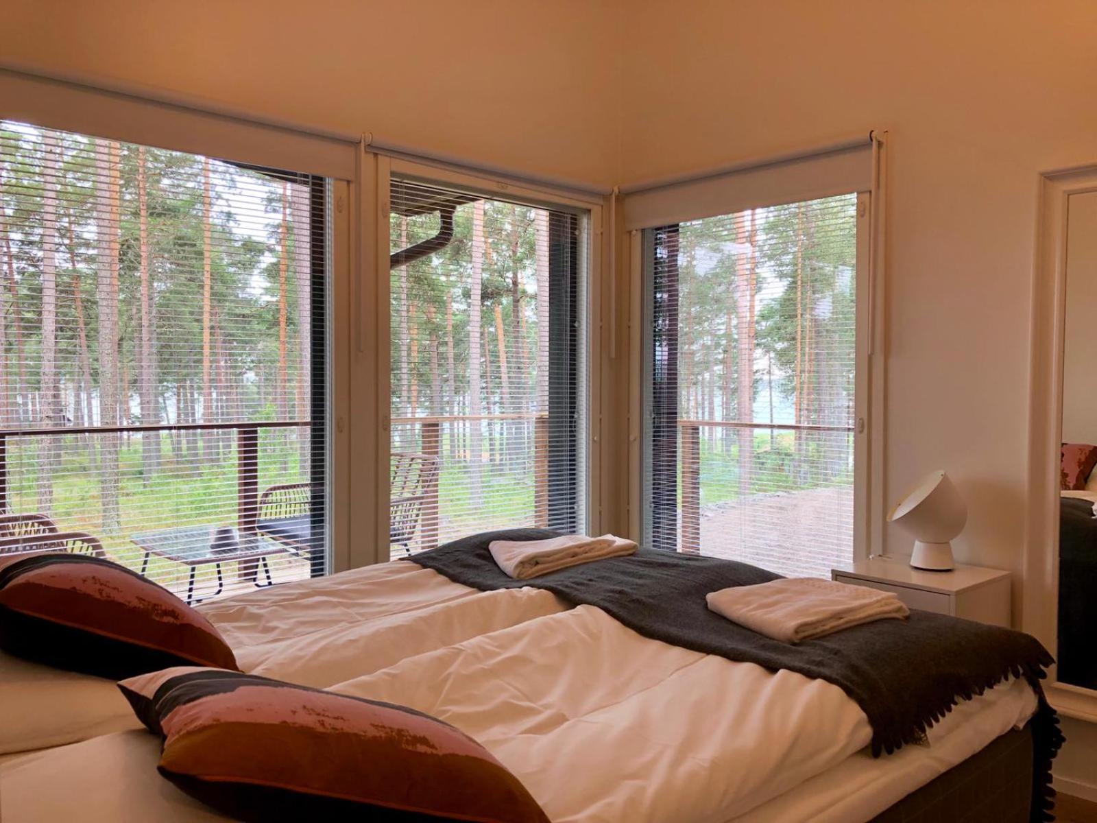 2 Bedroom Holiday House with Sea View and Sauna photo 1