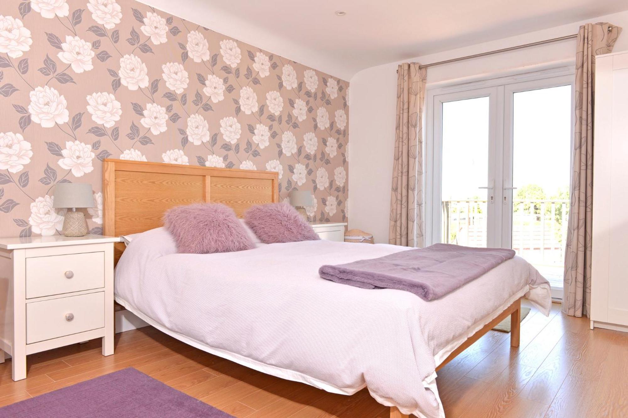 Three-Bedroom House photo 3