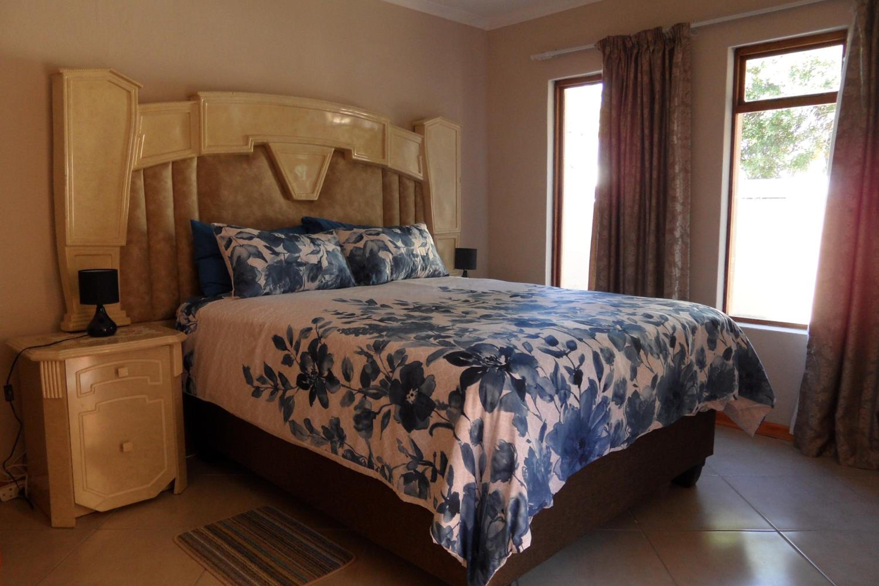 Deluxe Queen Suite - Photo 1