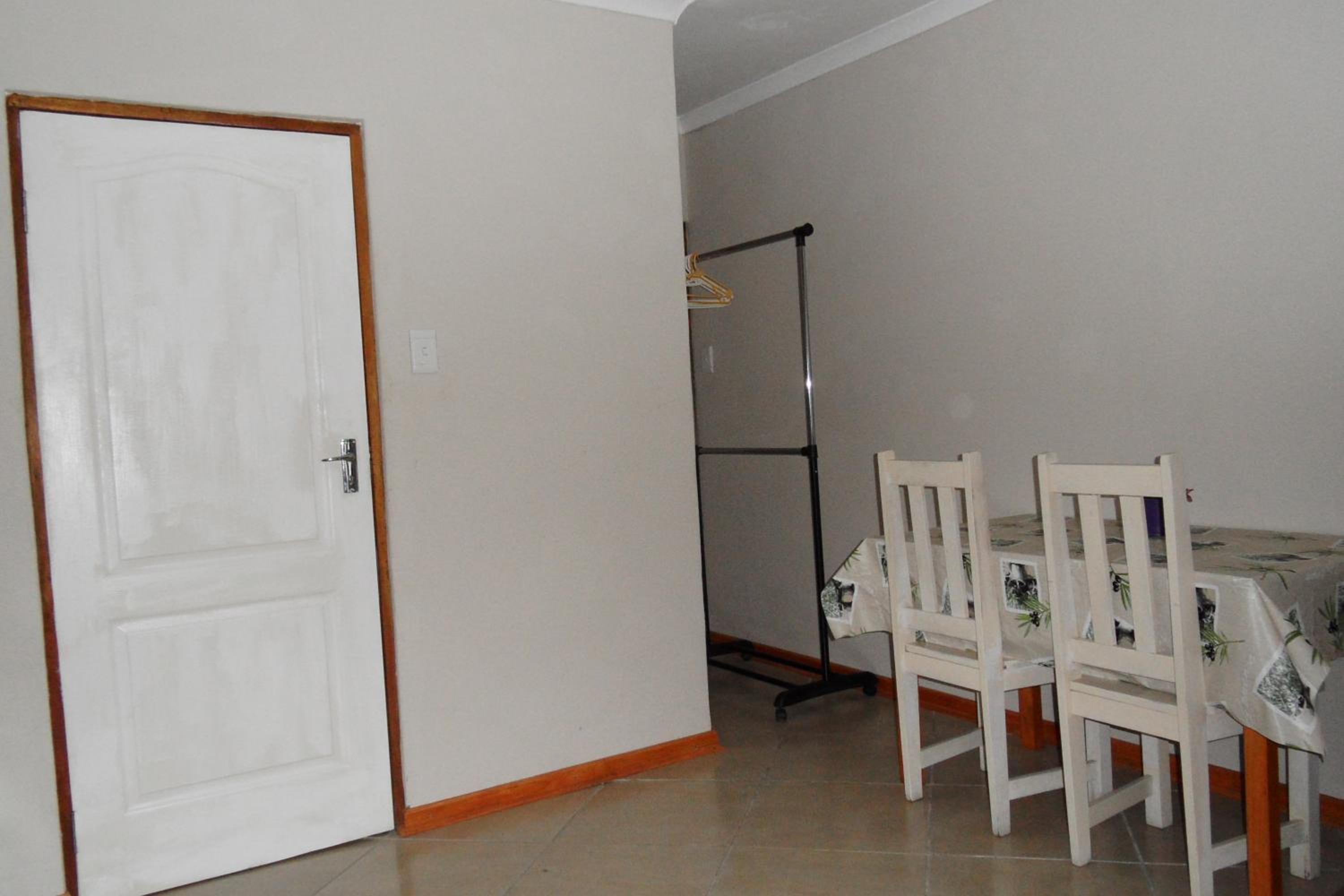 Deluxe Queen Suite - Photo 2