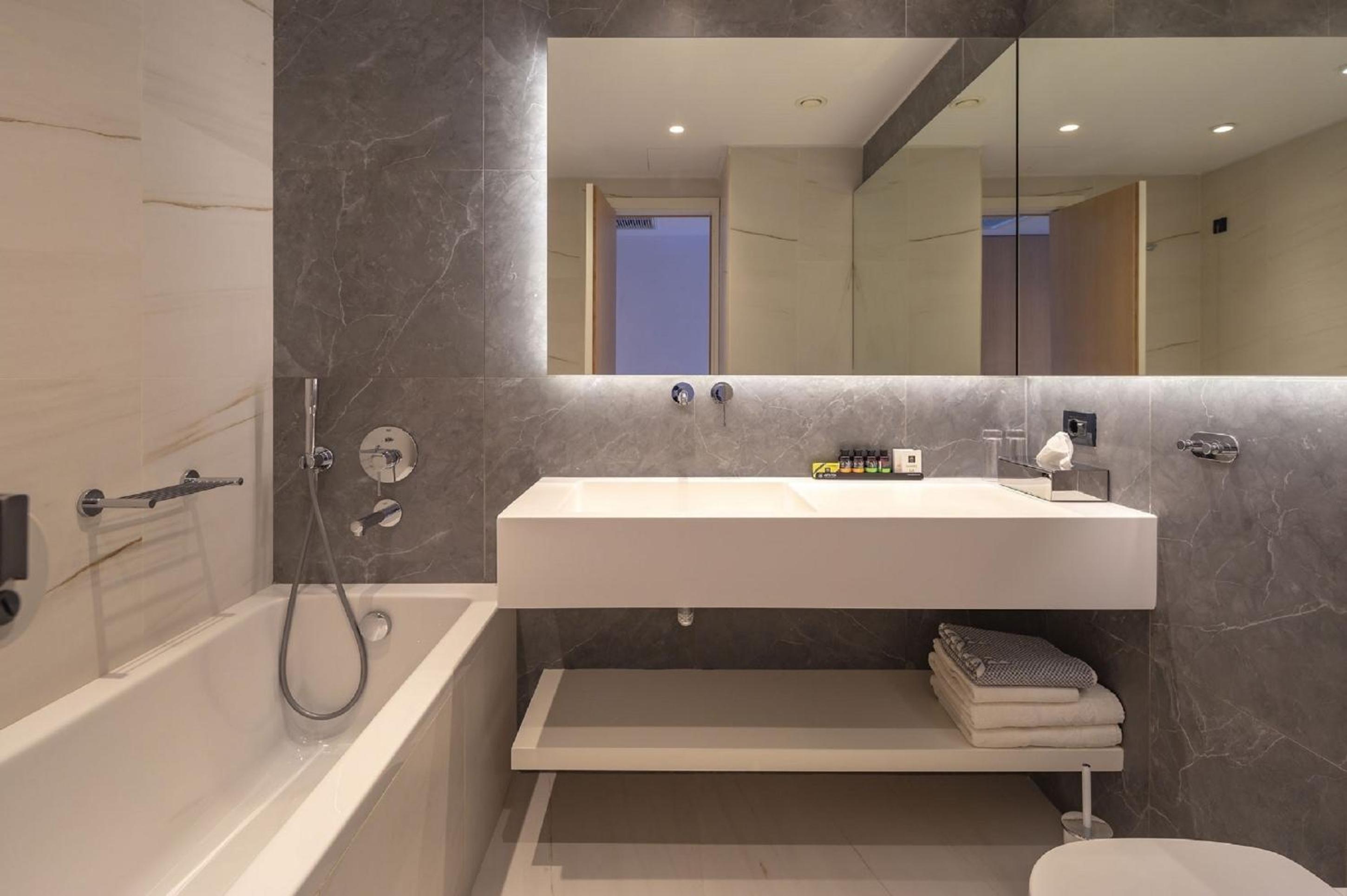 Suite with Panoramic Sea View photo 2