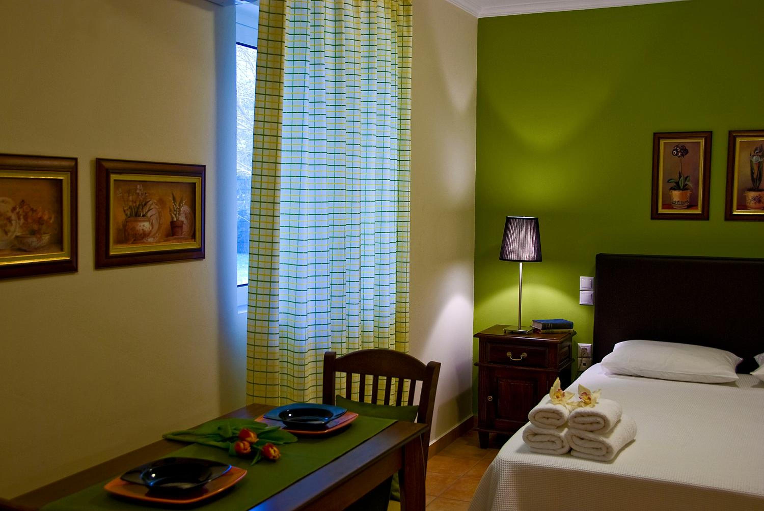 Studio (2 Adults)