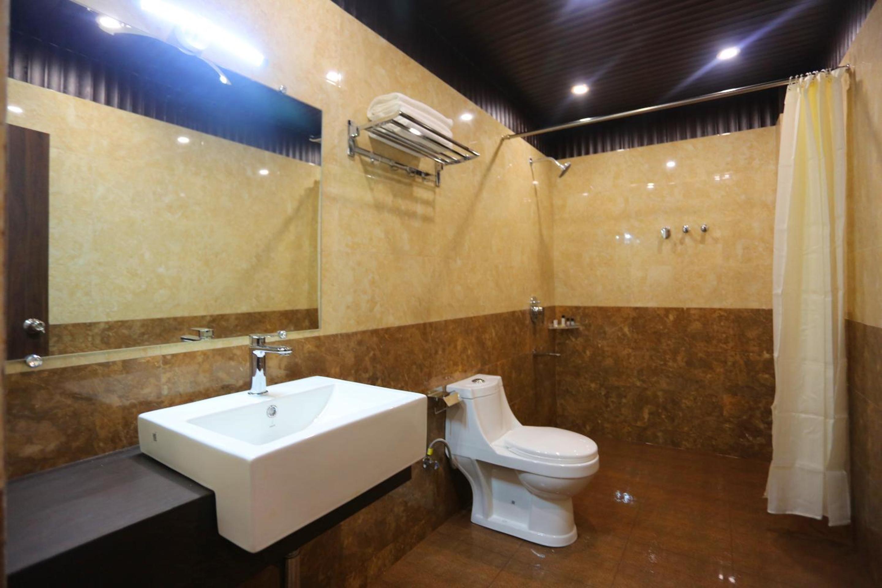 Deluxe Double Room with Balcony and Mountain View - Photo 3