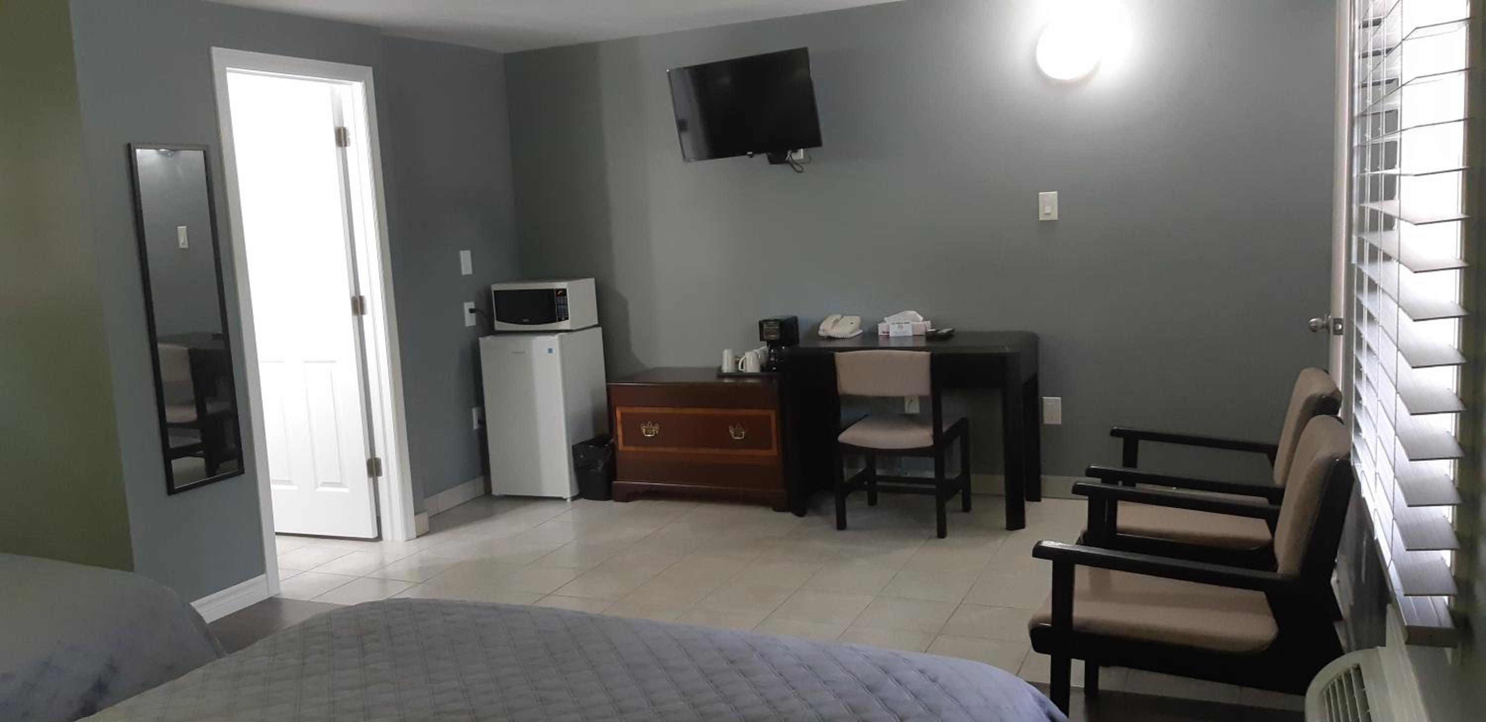 Family Room with Shower photo 2