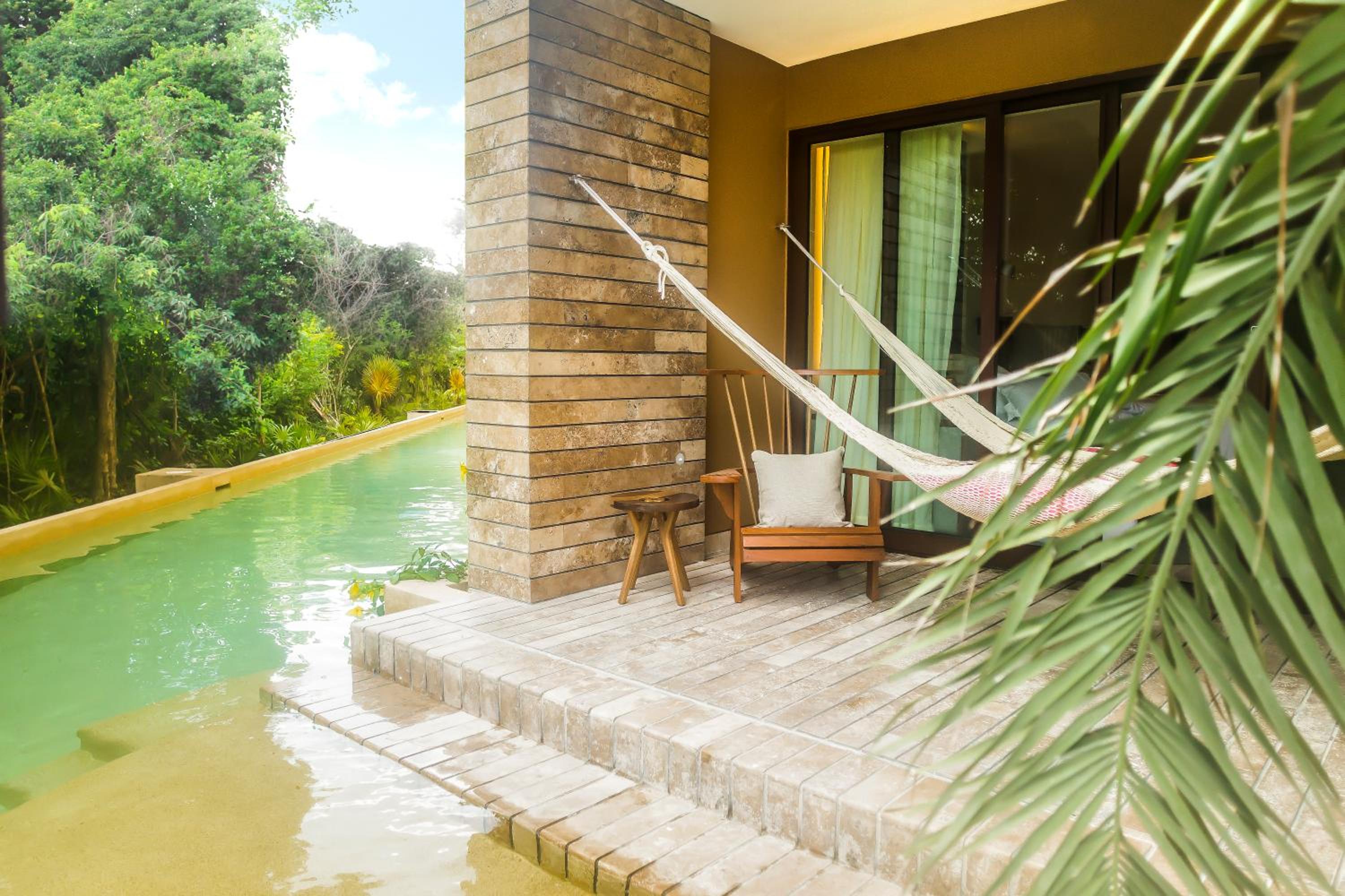 Swim Up Garden View