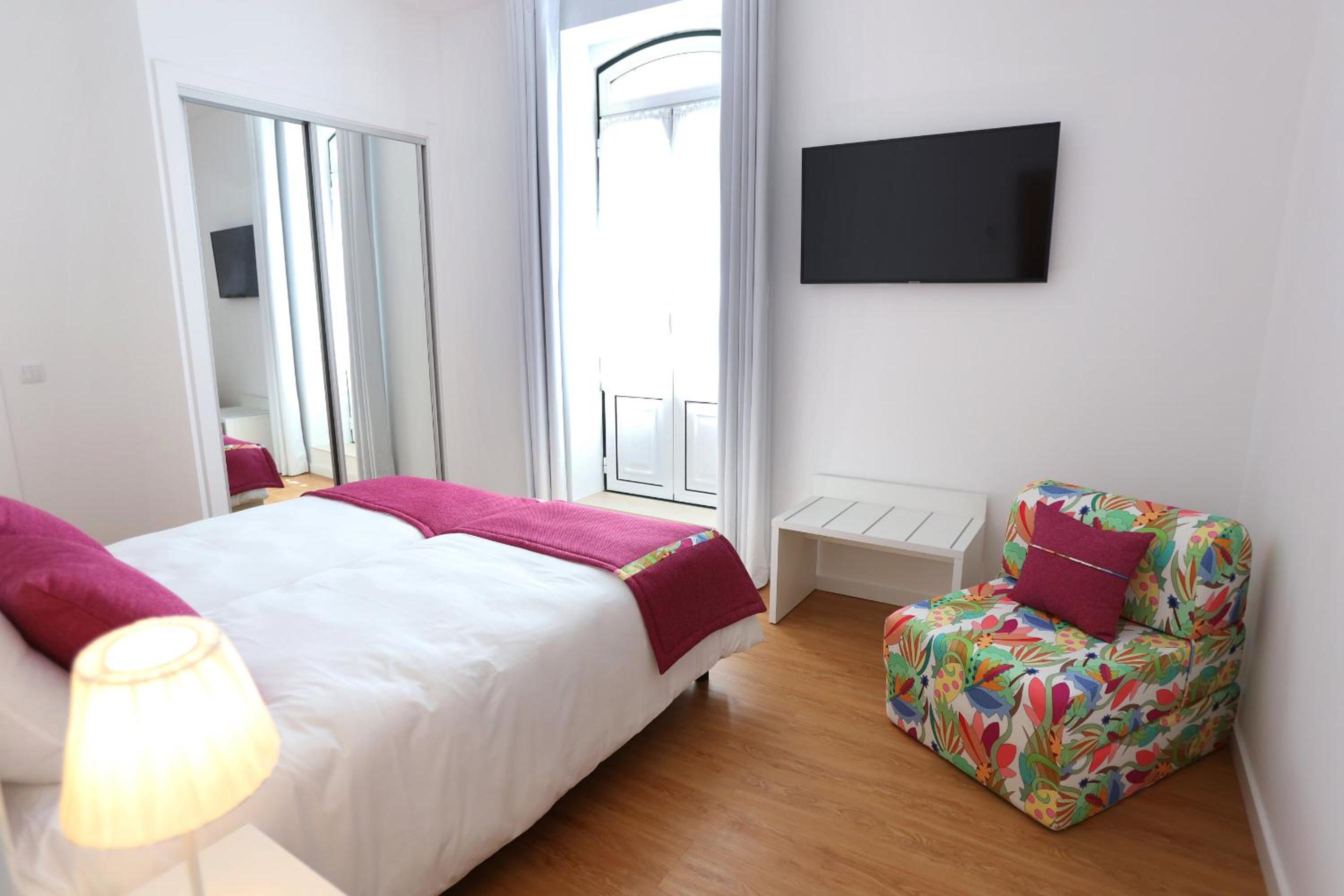 Large Double or Twin Room - Photo 10