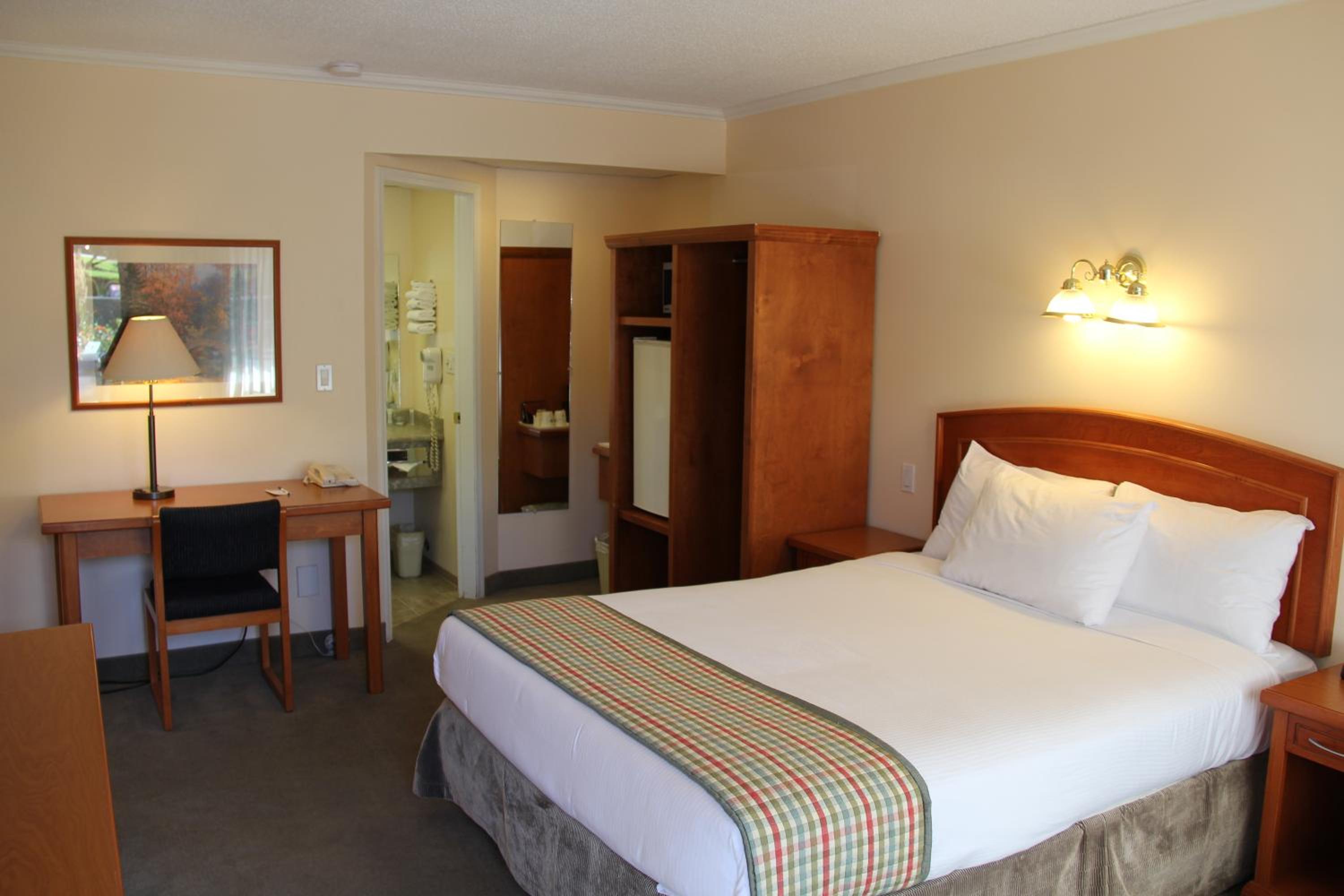 Superior Queen Room - Non-Smoking photo 3