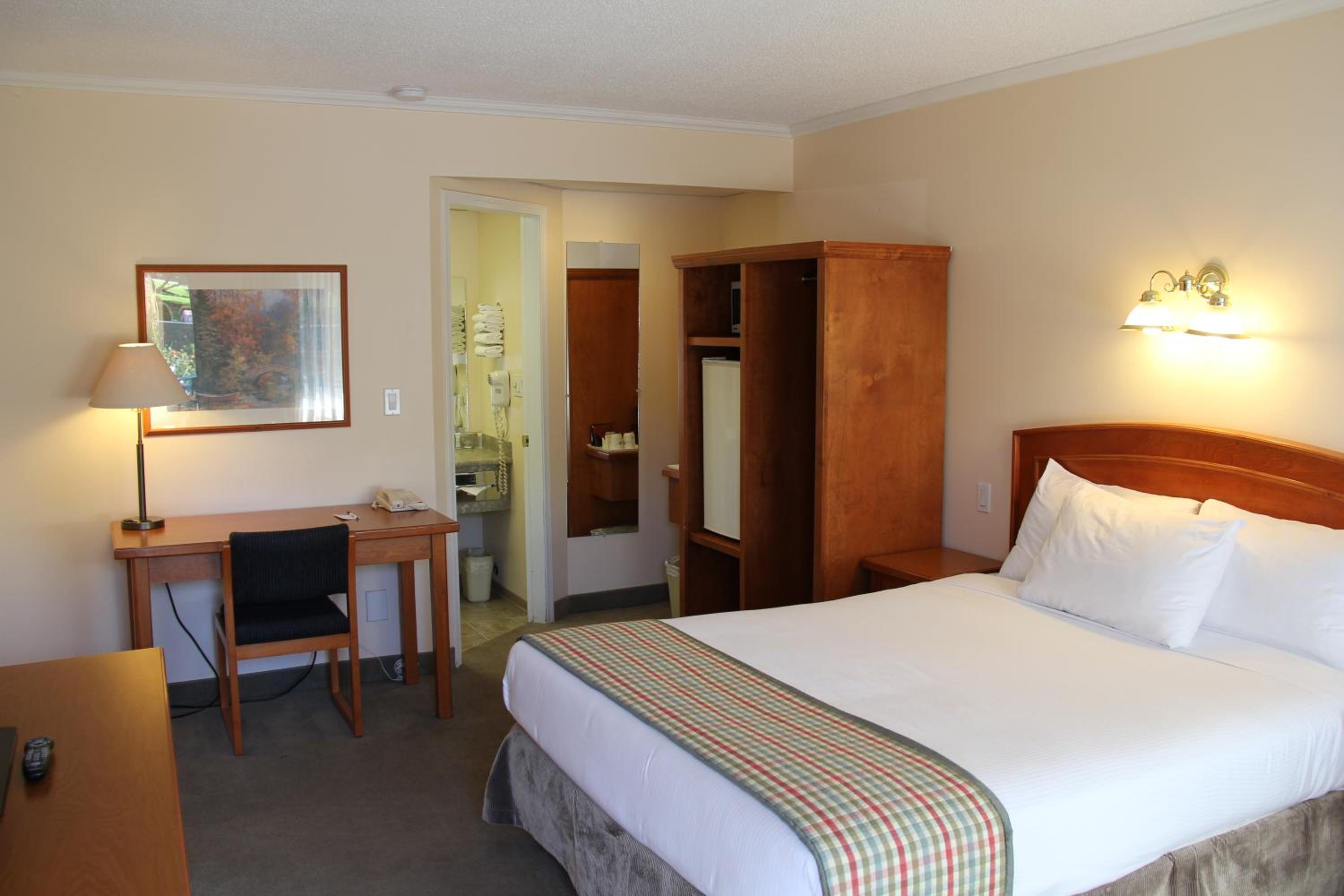 Superior Queen Room - Non-Smoking photo 2